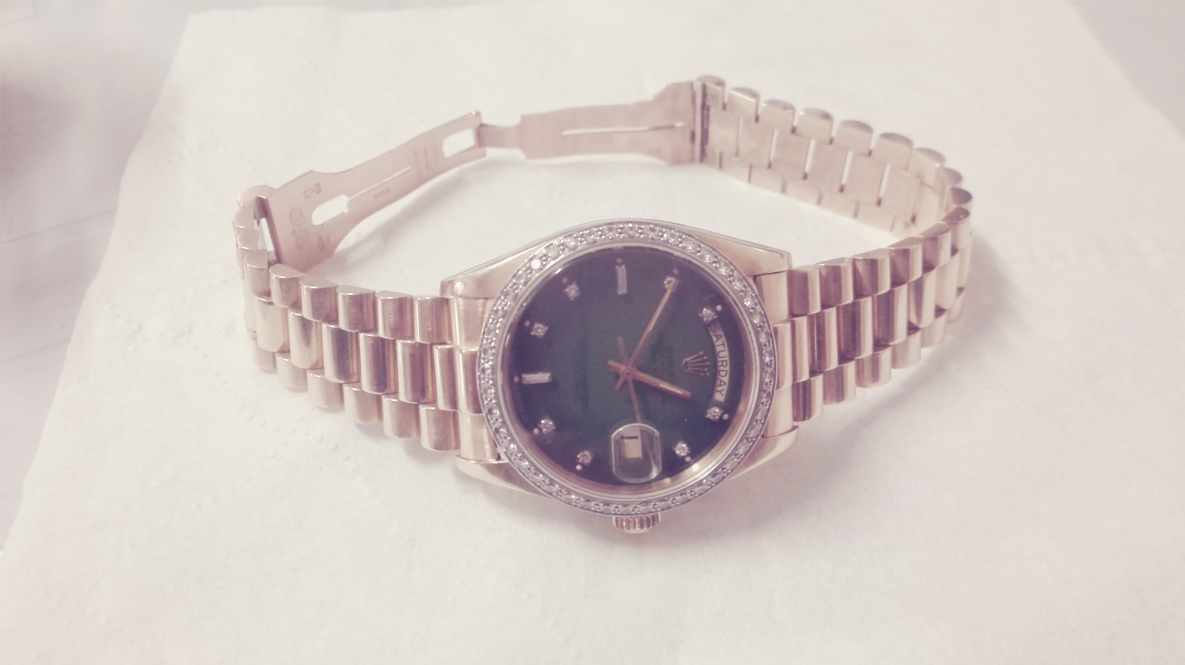 ساعة رولكس أصلية ذهب و ألماس Rolex gold with Diamond
لا تنسَ أنك شاهدت هذا الإعلان في عنكبوت...