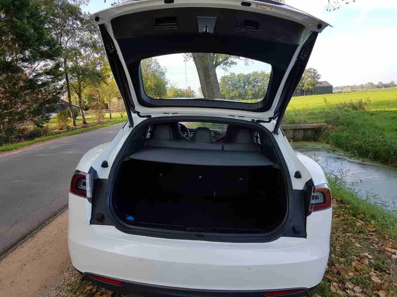 TESLA 2015 كهربا S 85 وارد اوروبي Self Drive: يقودها الكمبيوتر
لا تنسَ أنك شاهدت هذا الإعلان في عنكبوت...