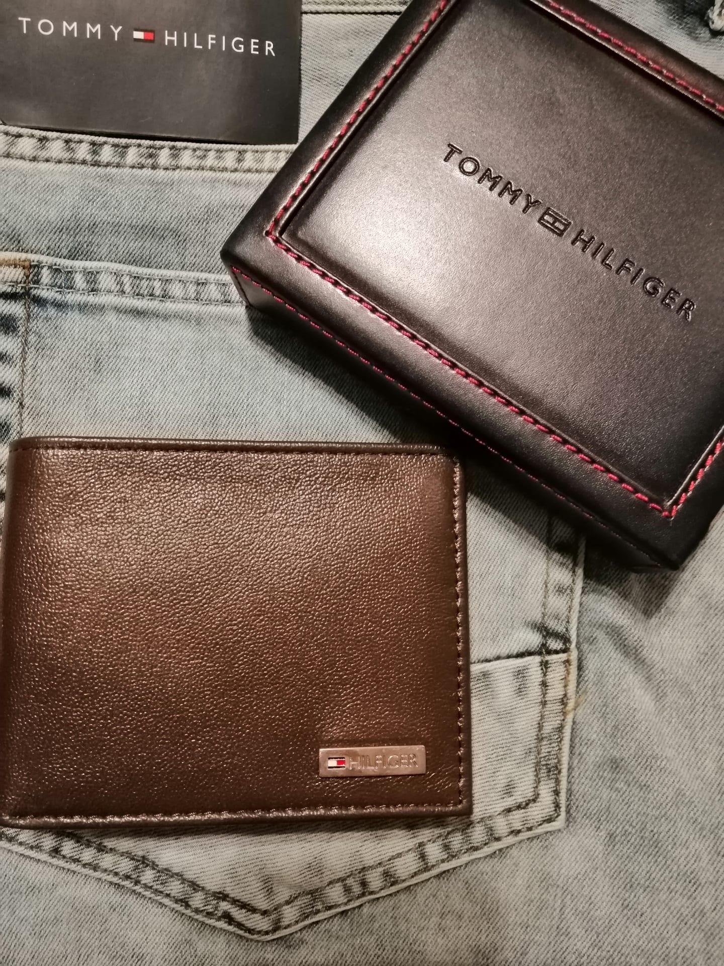 TOMMY HILFIGER Original
لا تنسَ أنك شاهدت هذا الإعلان في عنكبوت
محافظ تومي للطلب من خلال واتس...