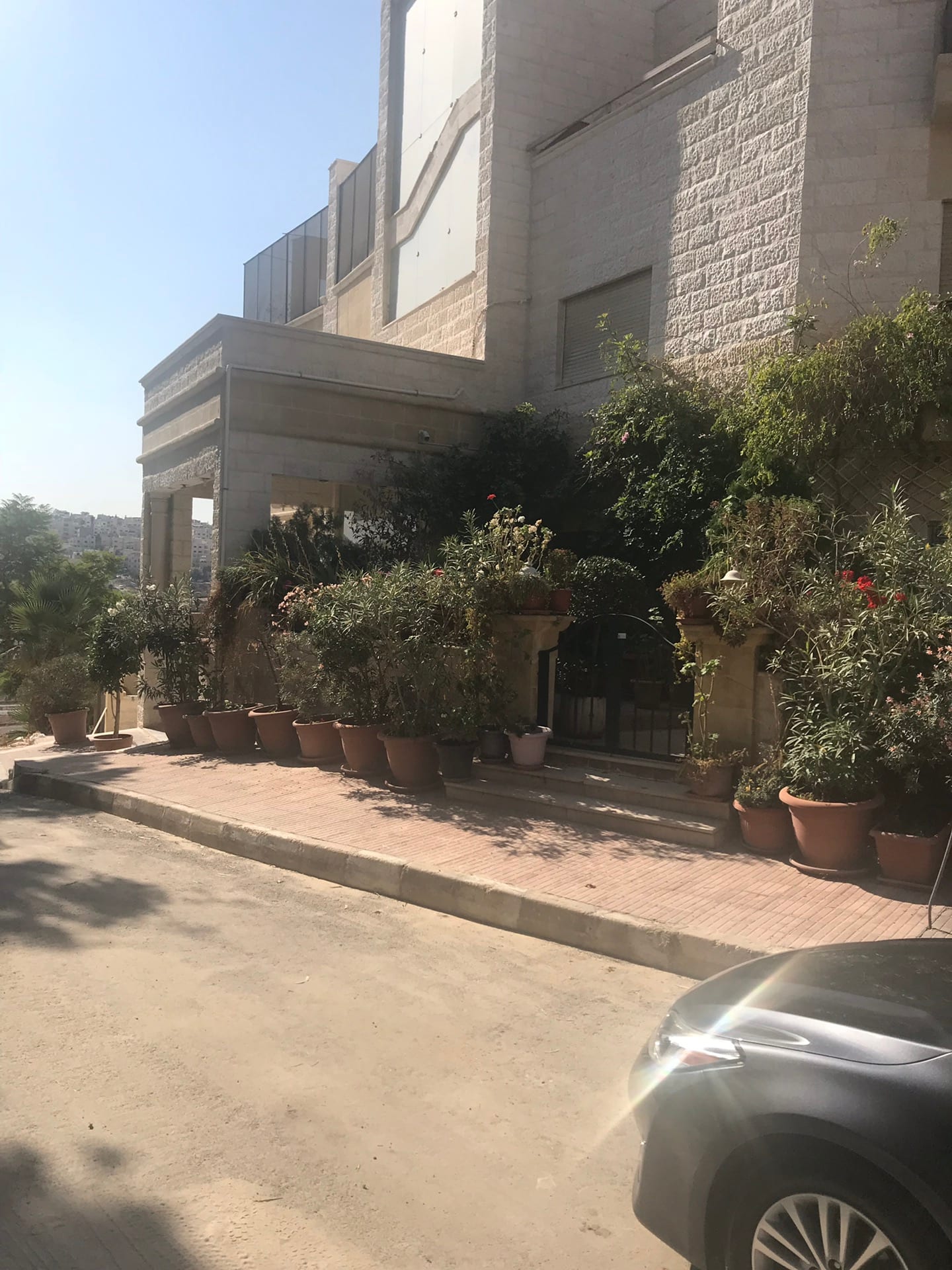شقه للبيع في عبدون قرب السفارة البريطانية
لا تنسَ أنك شاهدت هذا الإعلان في عنكبوت
شقه للبيع ق...
