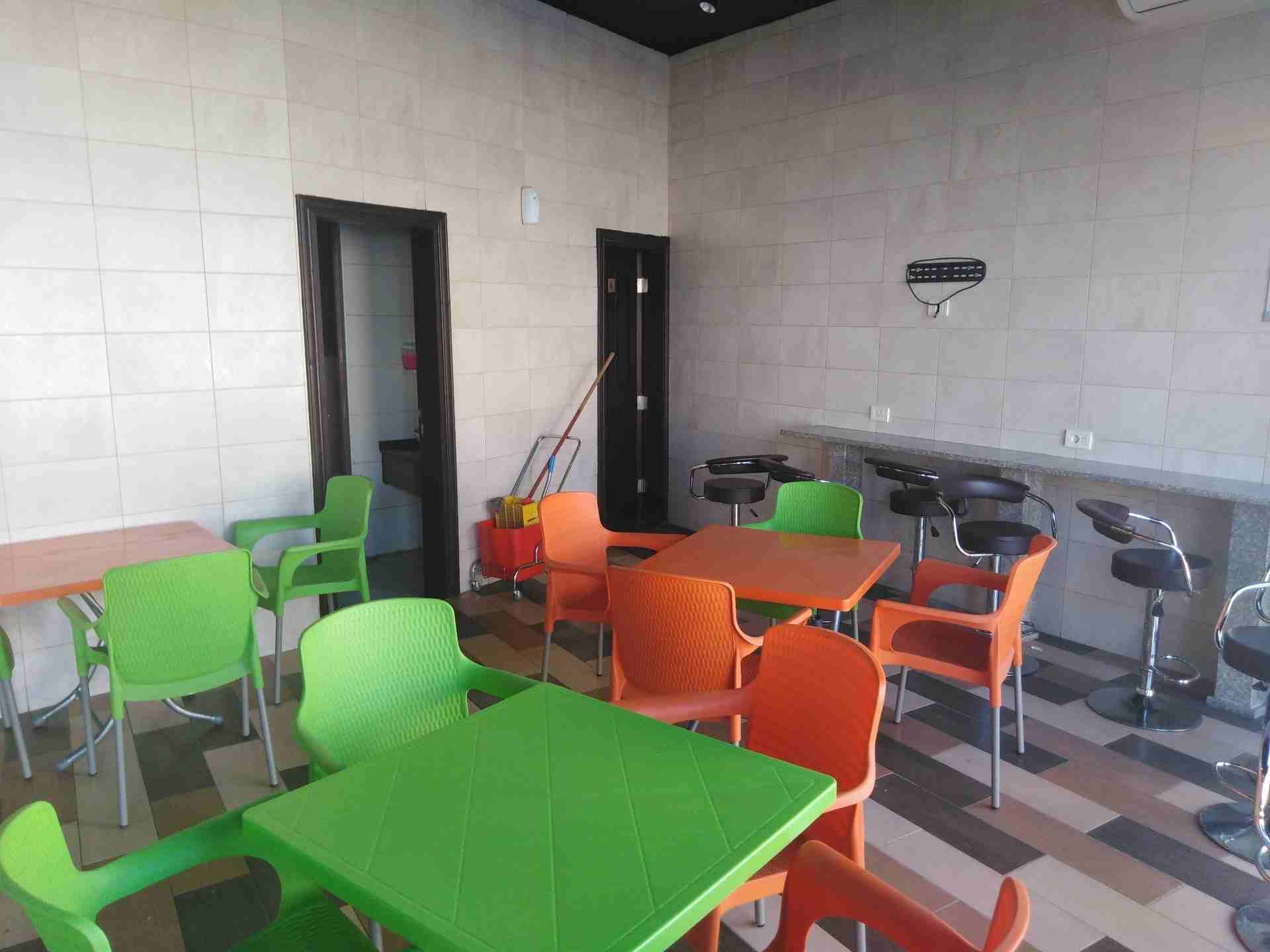 مطعم للبيع بموقع مميز
لا تنسَ أنك شاهدت هذا الإعلان في عنكبوت
بجانب كليه وجامعة ويعمل بشكل بدخل ع...