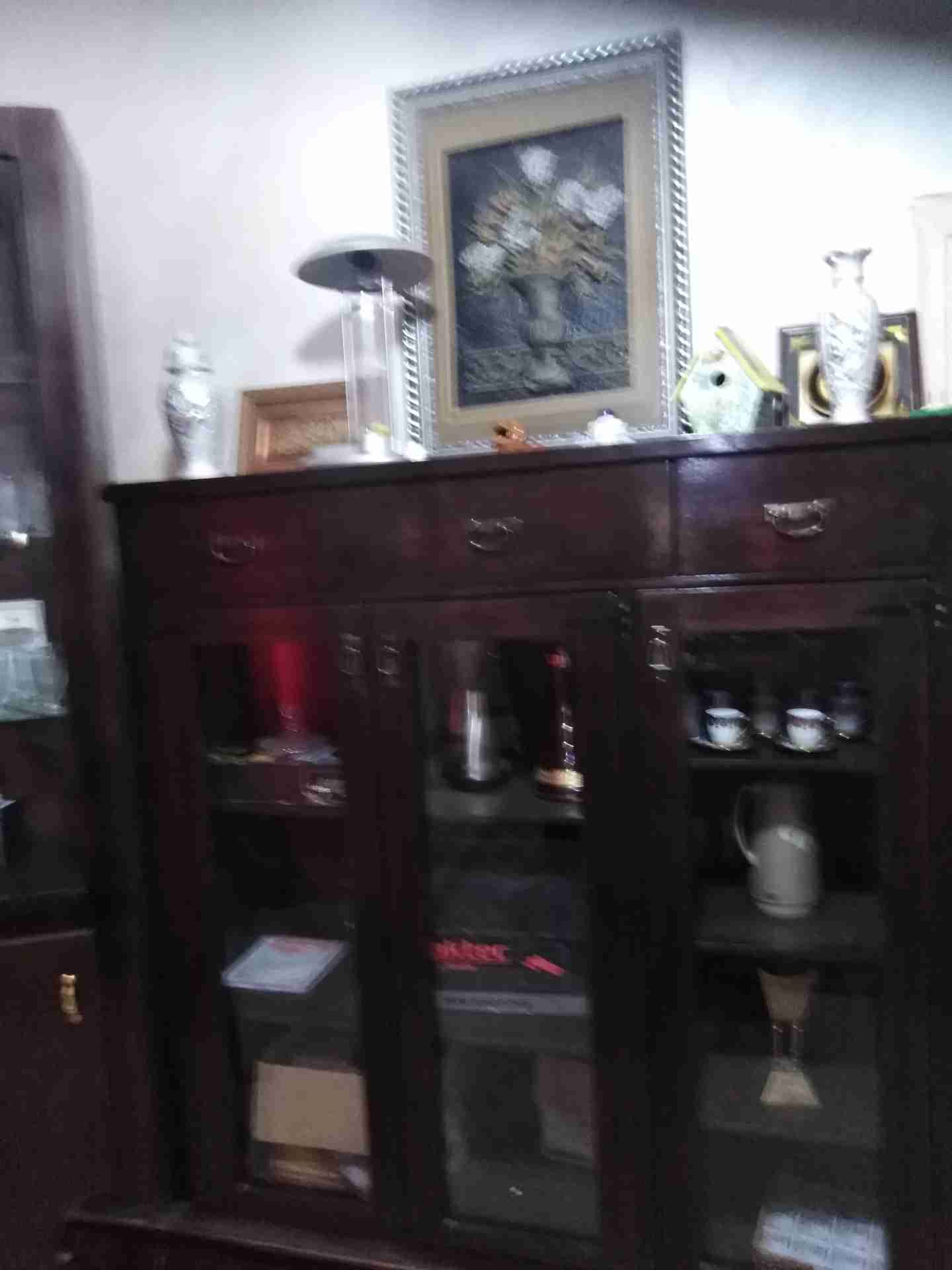 طاولة سفره مع 8 كراسي و3 فضيات
لا تنسَ أنك شاهدت هذا الإعلان في عنكبوت
يرجى الاتصال ع رقم
بح...