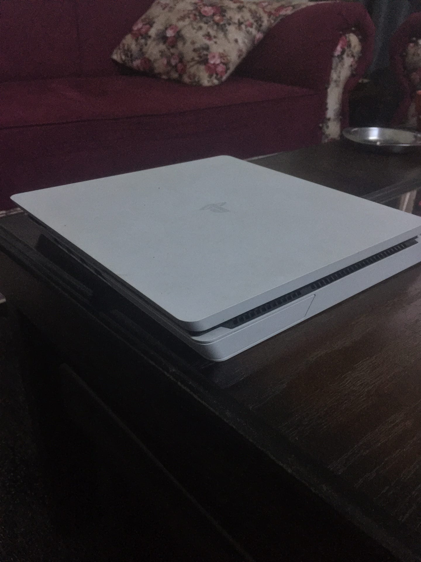 PlayStation 4 slim
لا تنسَ أنك شاهدت هذا الإعلان في عنكبوت
بليستيشن 4 سليم ريجون 2
500 Gb
لون...