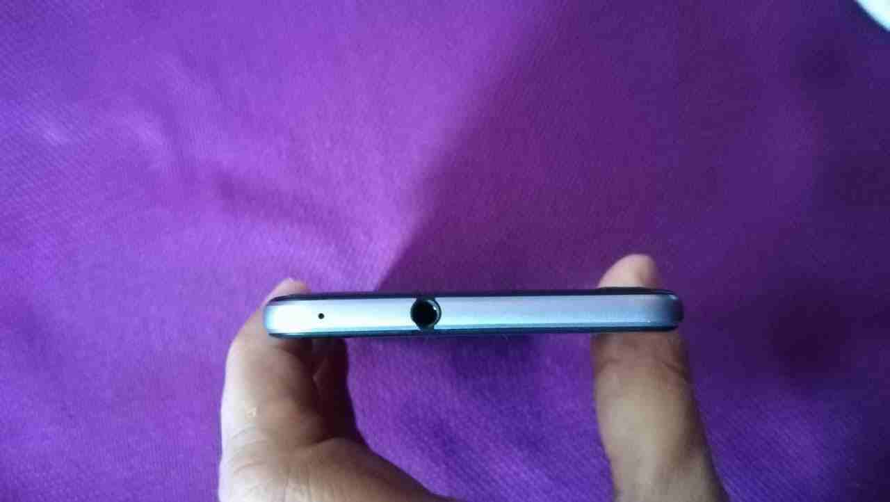 HUAWEI P 10 LITE
لا تنسَ أنك شاهدت هذا الإعلان في عنكبوت
معاه كرتونه وشاحن وباك كفر ولزق...