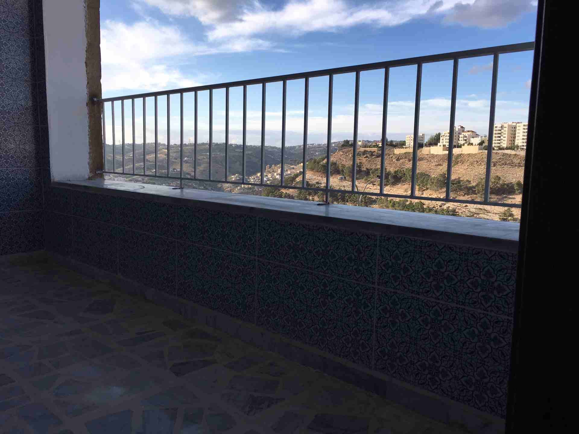 شقة أرضية مميزة في البيادر للبيع من المالك مباشرة
لا تنسَ أنك شاهدت هذا الإعلان في عنكبوت
شقة طاب...