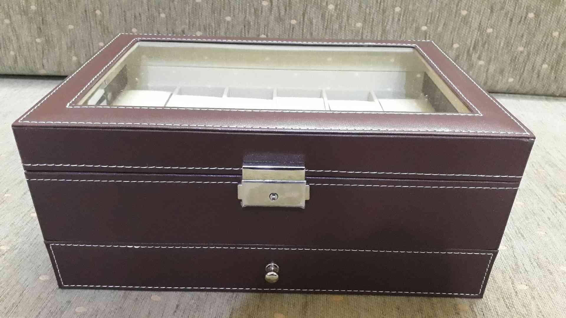 صندوق مجوهرات جلد
لا تنسَ أنك شاهدت هذا الإعلان في عنكبوت
صندوق جلد طبقتين مع مفتاح وكاله متع...