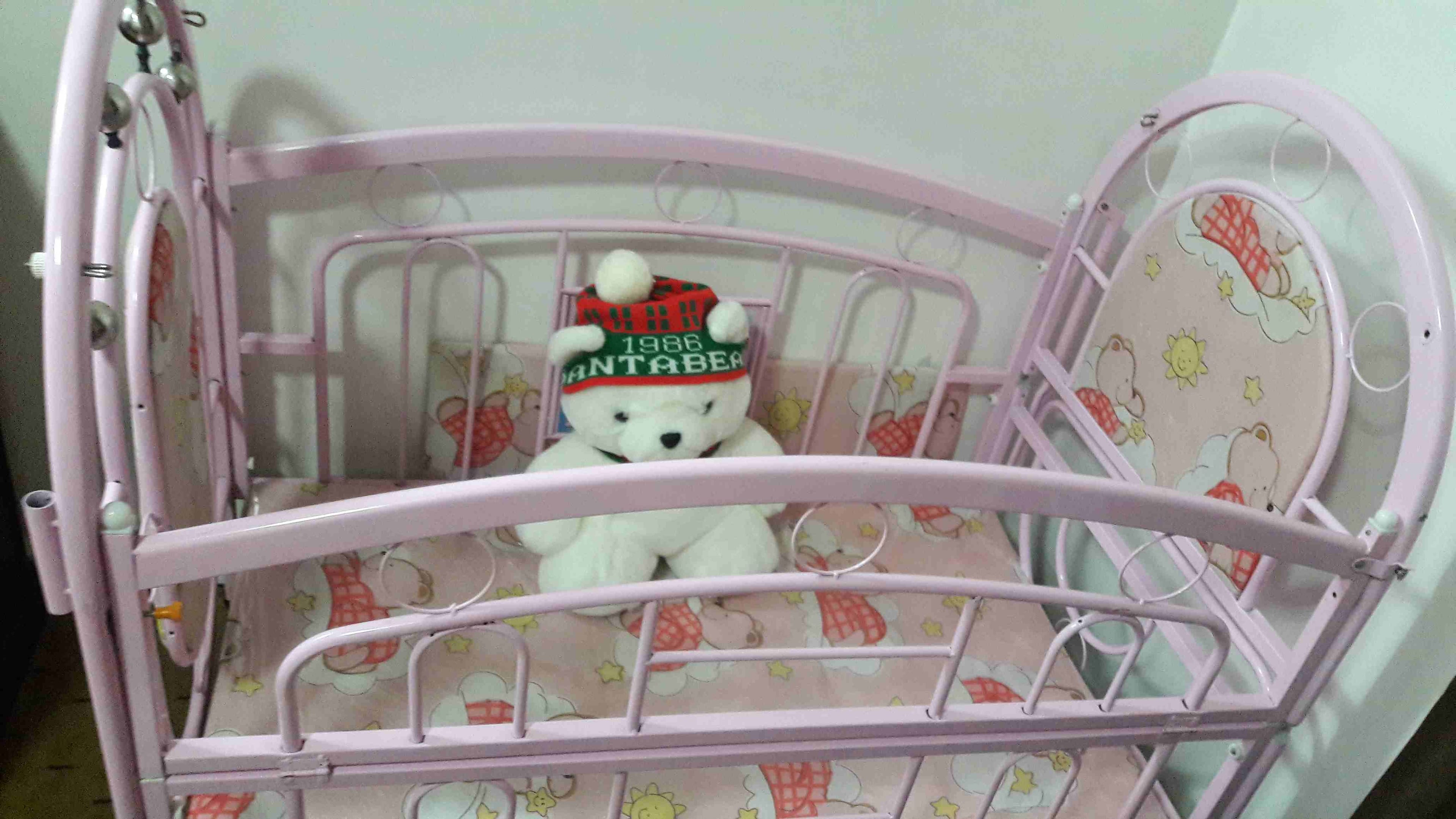 سرير اطفال حديد
لا تنسَ أنك شاهدت هذا الإعلان في عنكبوت
بحالة جيدة جدا
الحديد قوي
لون زهري
الباب...