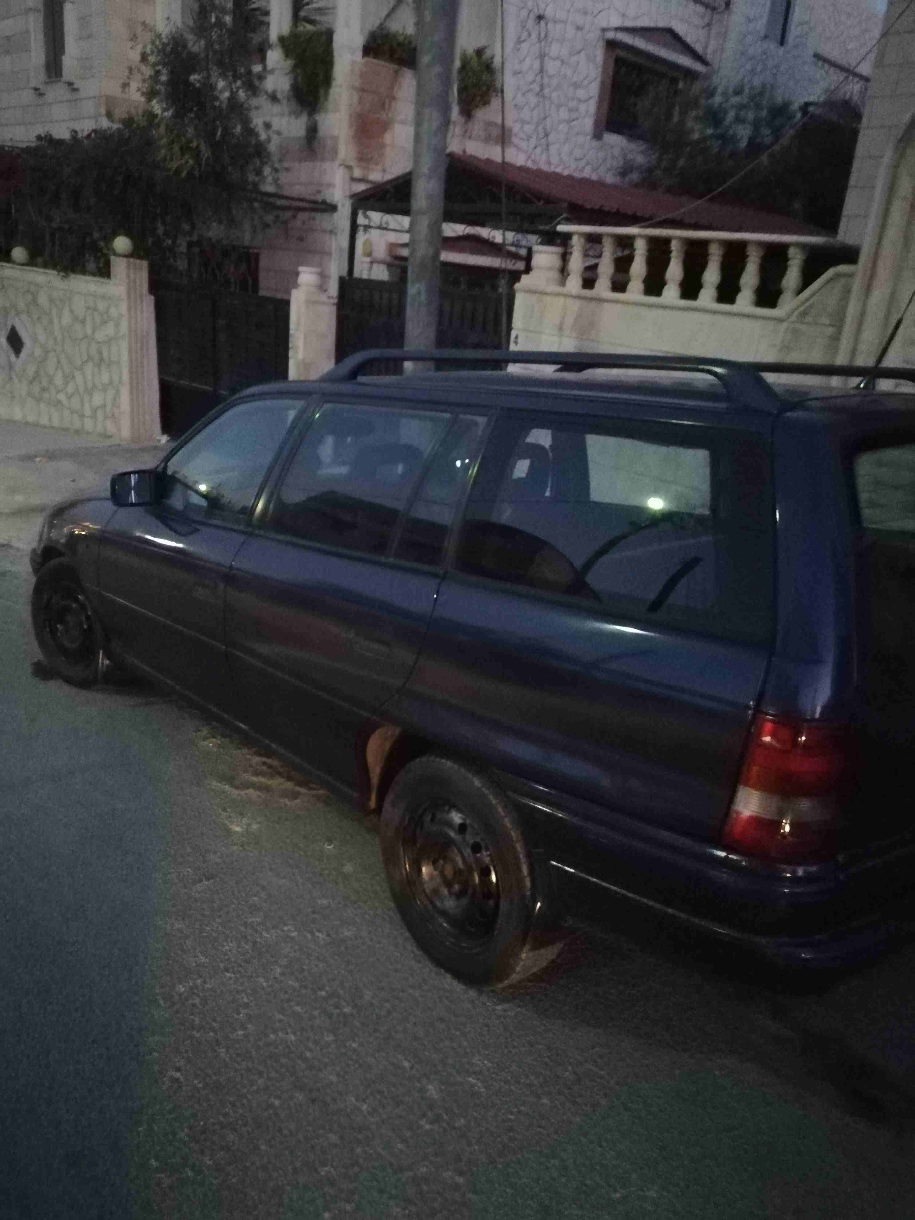 اوبل استرا موديل 1995
لا تنسَ أنك شاهدت هذا الإعلان في عنكبوت
اوبل استرا لون كحلي موديل 95 جير عا...