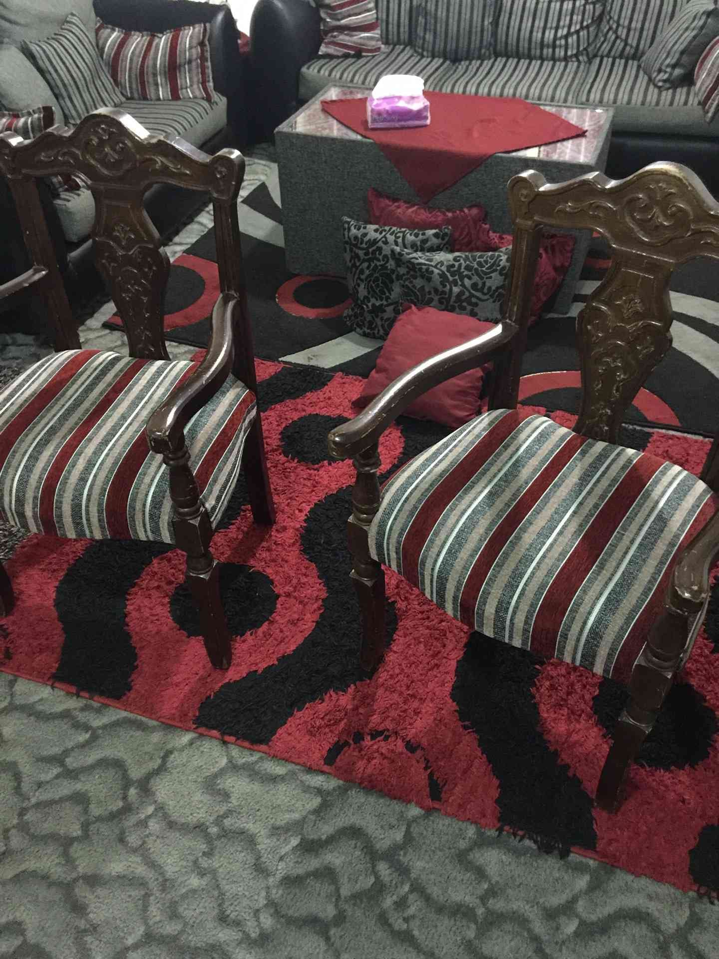 عفش بيت كامل للبيع وحسب الصور المرفقة
لا تنسَ أنك شاهدت هذا الإعلان في عنكبوت
غرفة ضيوف وصالو...