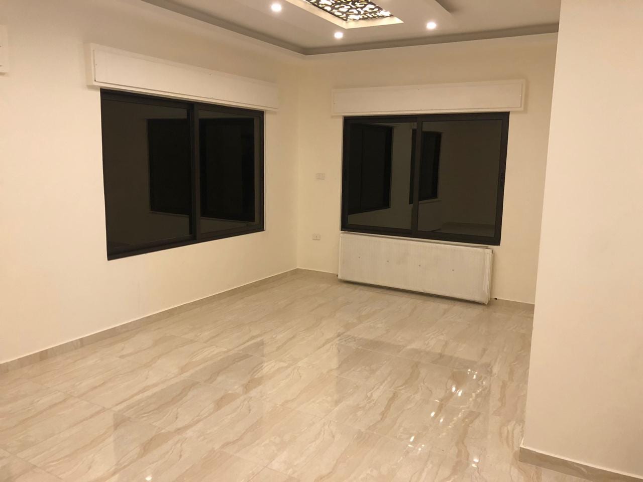 شقق فاخرة في اجمل مناطق مرج الحمام على طريق المطار
لا تنسَ أنك شاهدت هذا الإعلان في عنكبوت
شق...