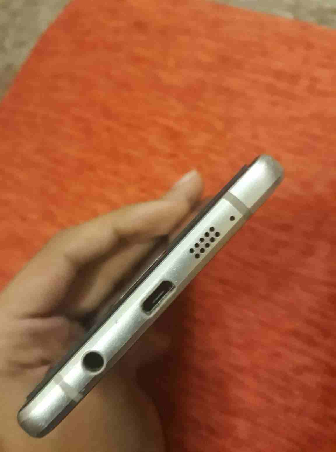 A7 2016 للبدل
لا تنسَ أنك شاهدت هذا الإعلان في عنكبوت
سامسونج A7 2016 بحال الوكـالة للبدل
الجهاز...