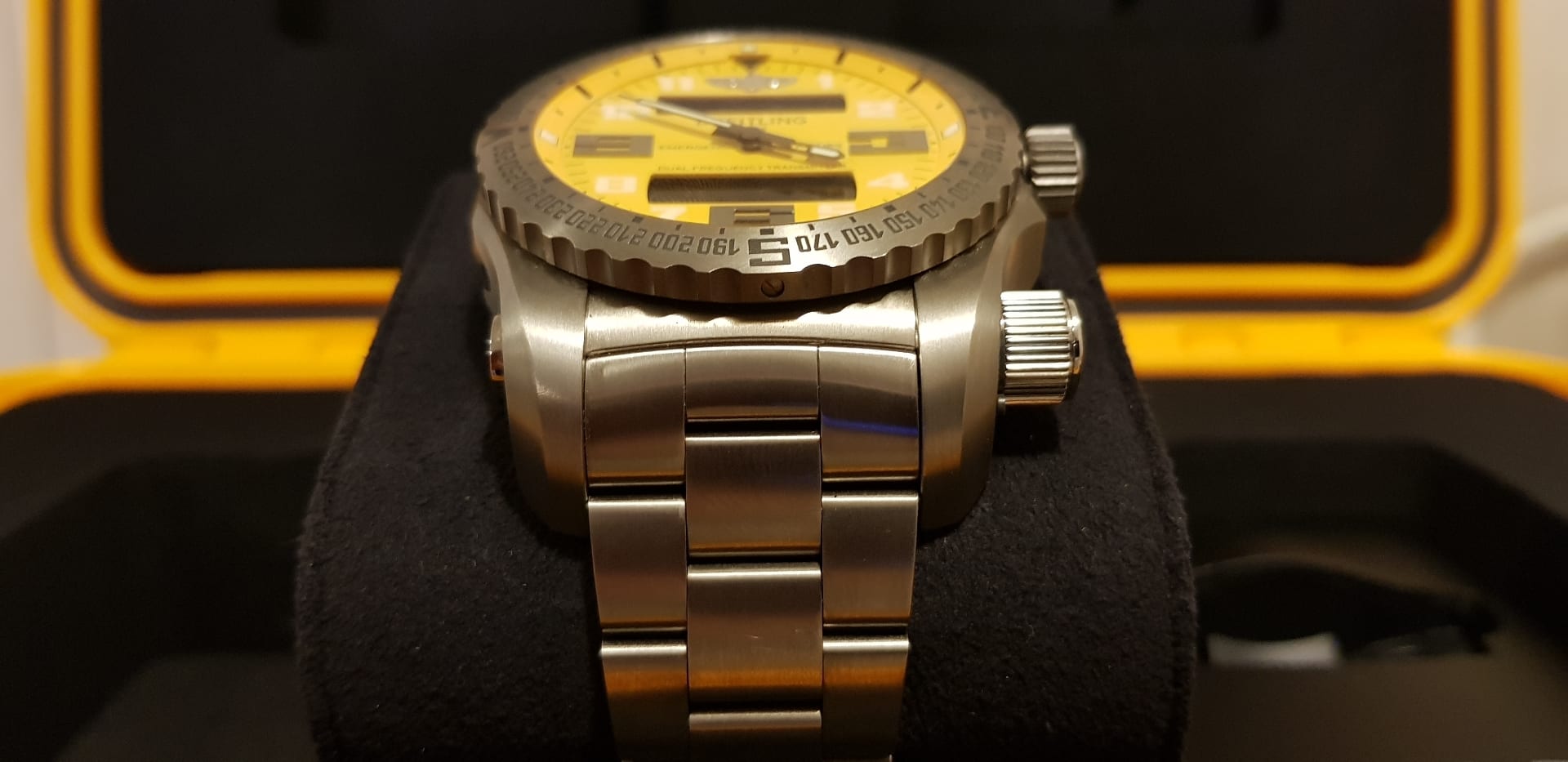 Breitling Emergency II
لا تنسَ أنك شاهدت هذا الإعلان في عنكبوت
3 month old
وارد الوكاله...
