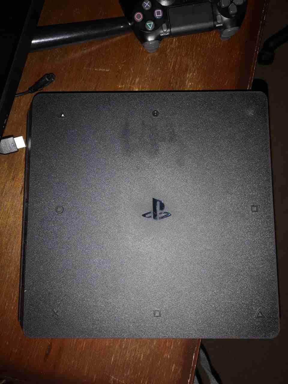 ps4 500giga slim
لا تنسَ أنك شاهدت هذا الإعلان في عنكبوت
- استخدام جدا نظيف (موضح بالصور)
- يدتين...