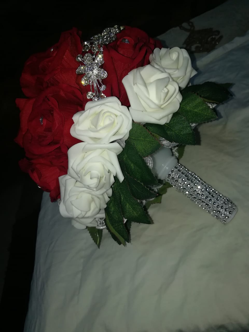 ورد صناعي
لا تنسَ أنك شاهدت هذا الإعلان في عنكبوت
تنسيقات زهور صناعية ومسكات عرائس واحرف ورد...