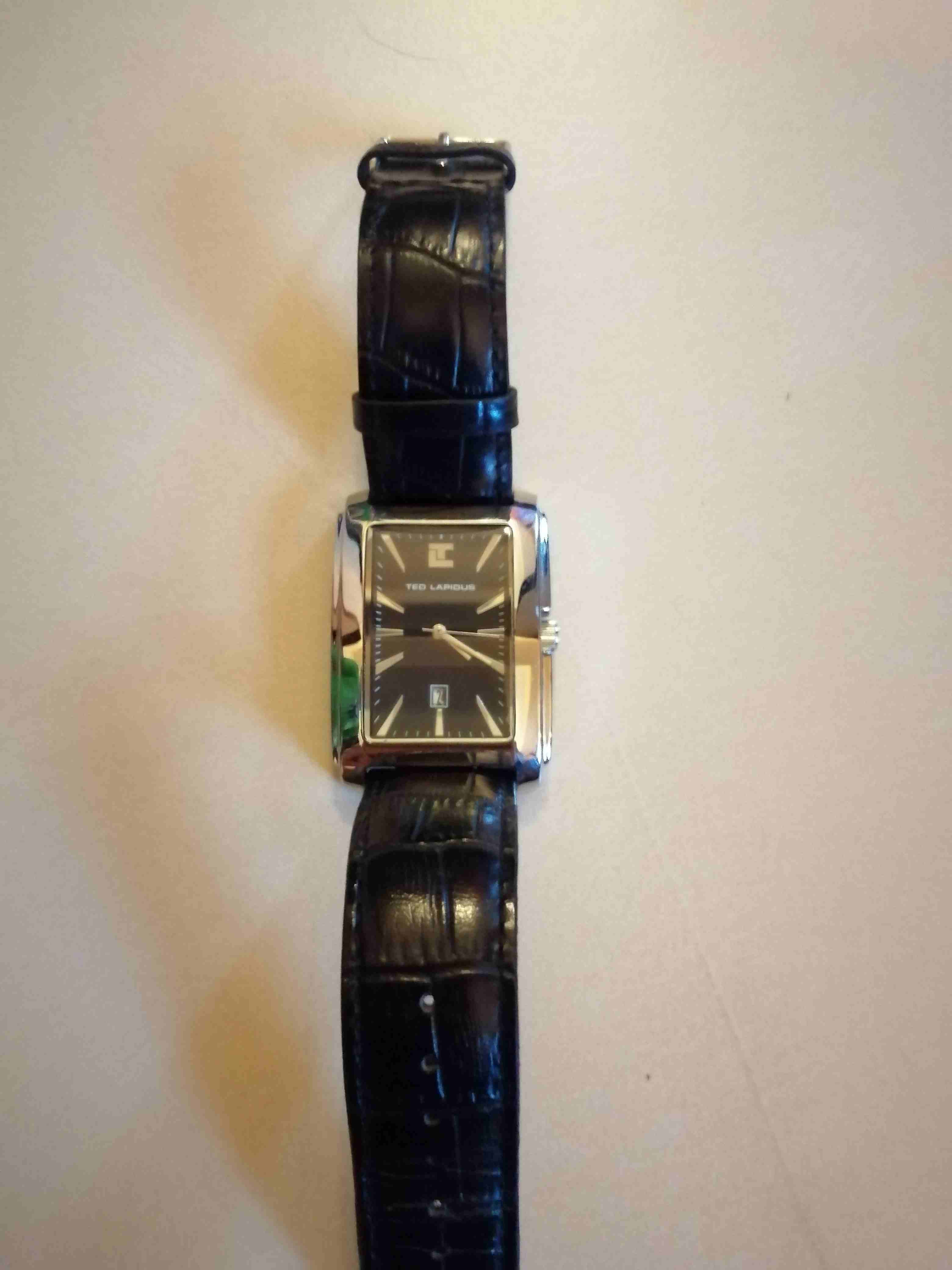 TED LAPIDUS watch
لا تنسَ أنك شاهدت هذا الإعلان في عنكبوت
Ted lapidus watch for sale , very clean...