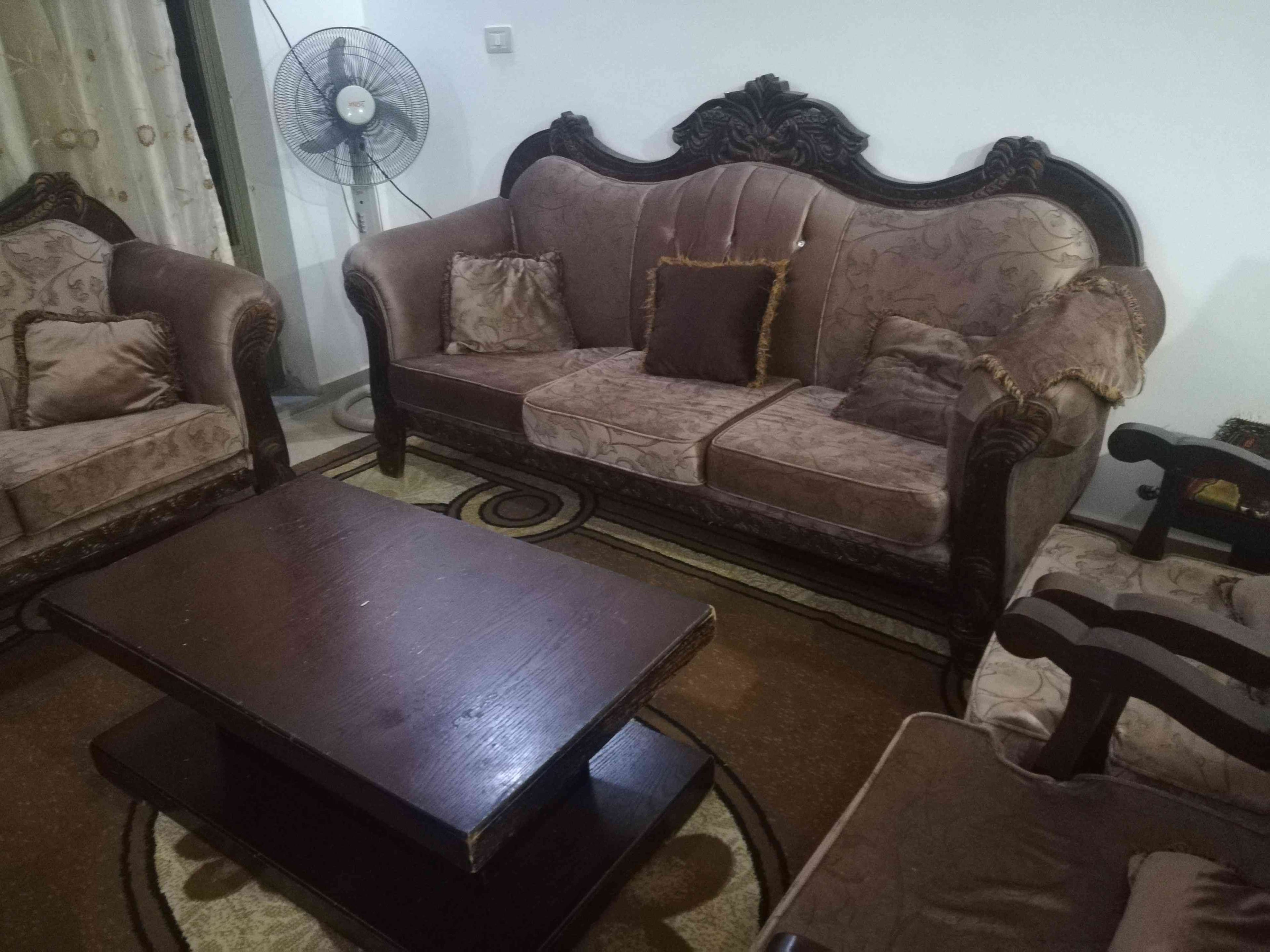 طقمين للبيع
لا تنسَ أنك شاهدت هذا الإعلان في عنكبوت
كنب 10 مقاعد
كورنر 8مقاعد...
