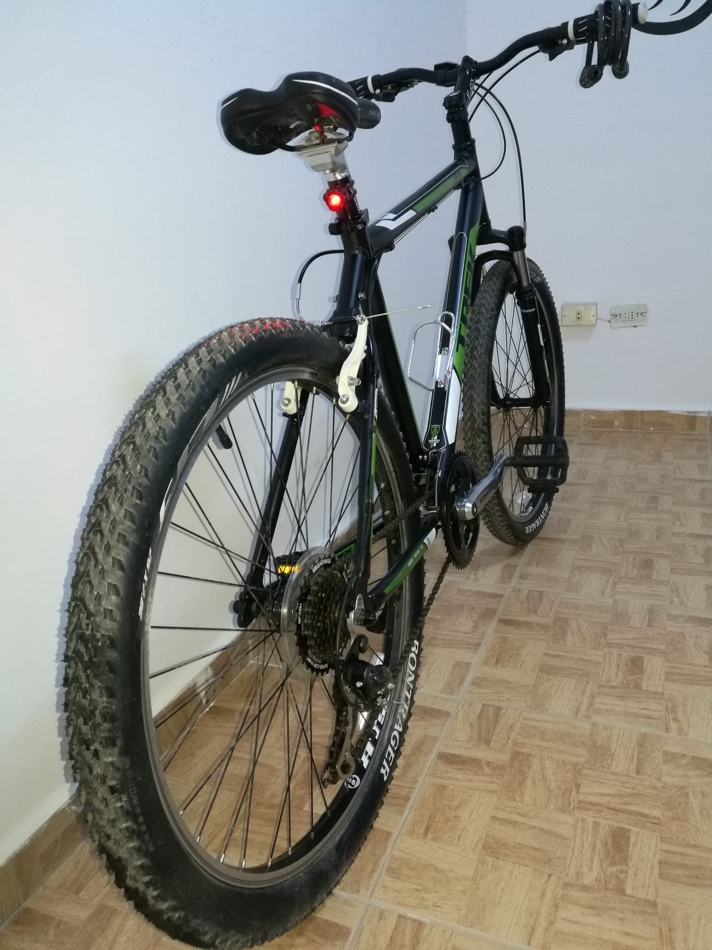 دراجات هوائية أصلية بحالة ممتازة TREK 3500 & GIANT SNAP S
لا تنسَ أنك شاهدت هذا الإعلان في عنكبوت...