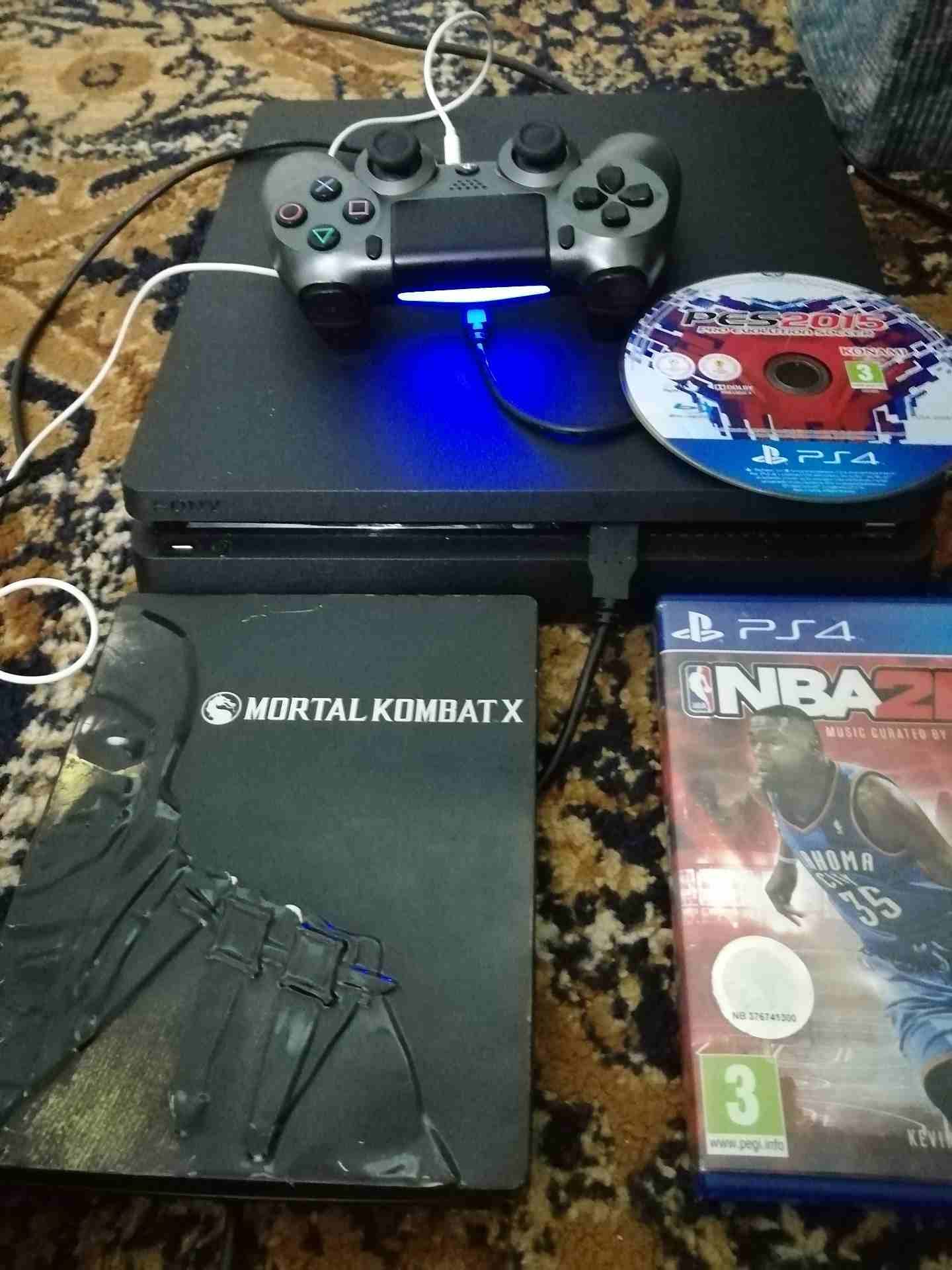 بلايستيشن 4مع ايد اصليه وكاله ونازل عليه 3 العاب
لا تنسَ أنك شاهدت هذا الإعلان في عنكبوت
و 3 سديا...