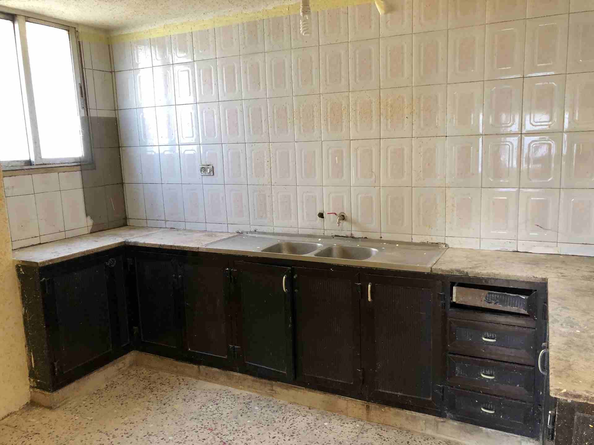عماره مكونه من طابقين في جبل النزهة
لا تنسَ أنك شاهدت هذا الإعلان في عنكبوت
تصلح للسكن او الاستثم...