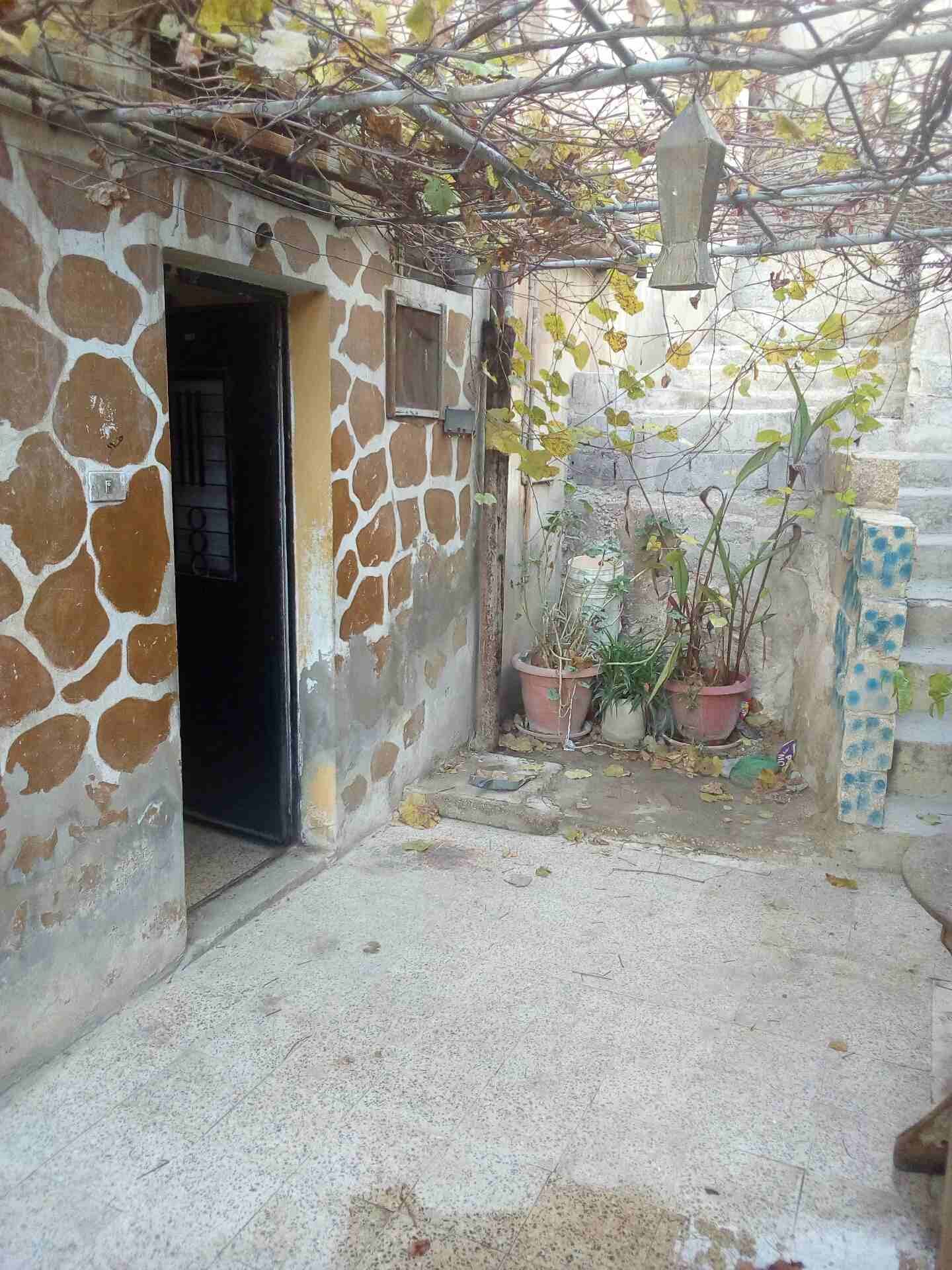 شقة في المنارة قرب التدريب المهني
لا تنسَ أنك شاهدت هذا الإعلان في عنكبوت
شقة طابق التسوية مع حدي...