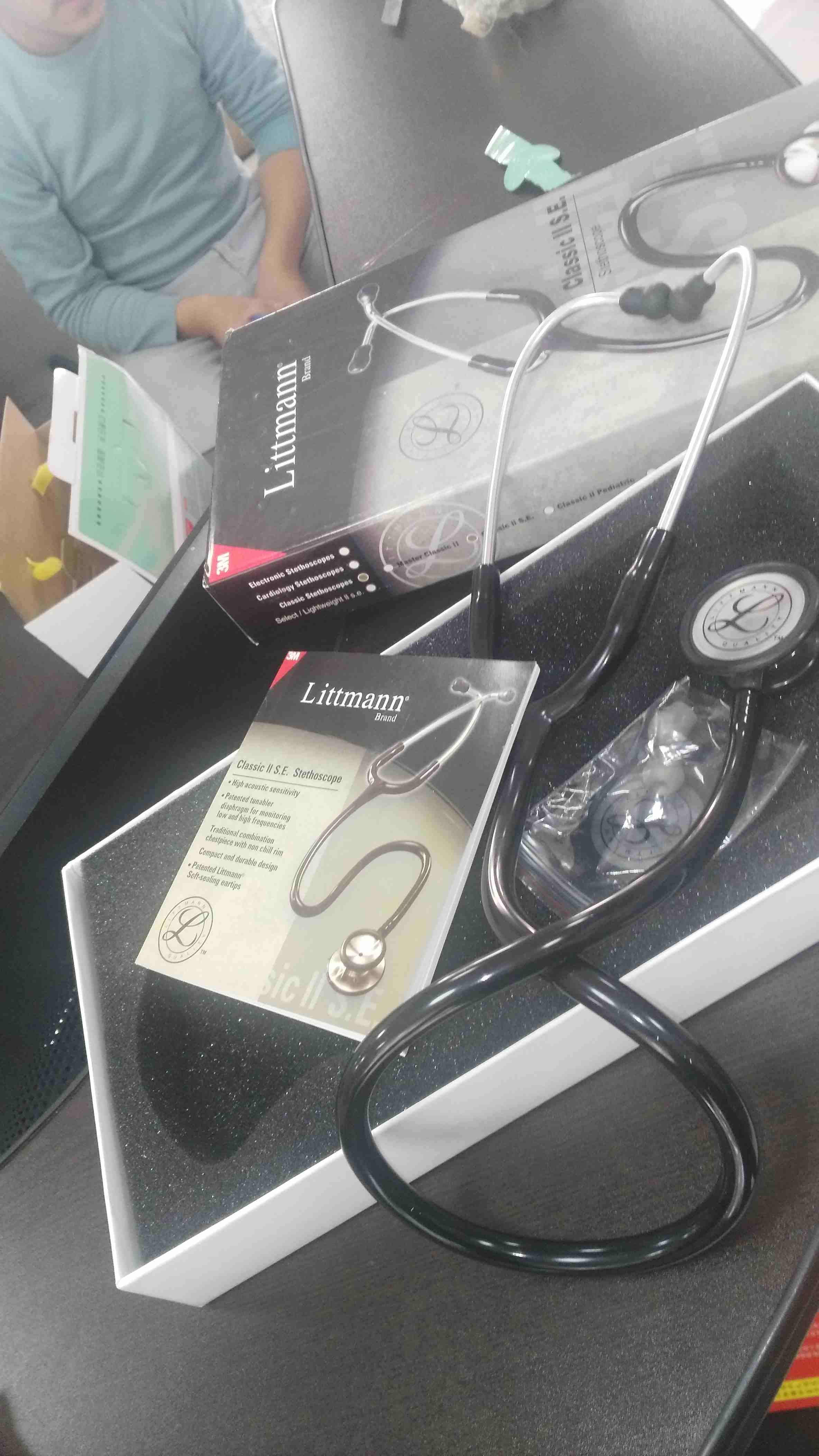 سماعات طبيب Littmann جديد صناعة امريكية
لا تنسَ أنك شاهدت هذا الإعلان في عنكبوت
سماعات طبيب جديد...