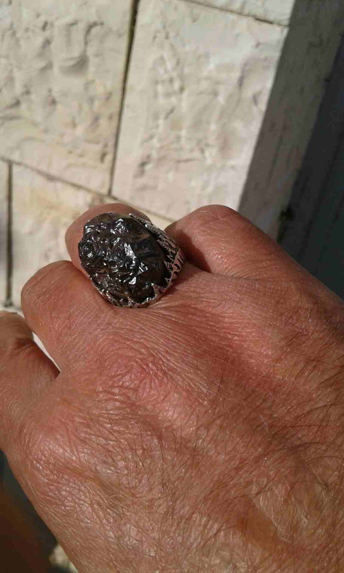 خاتم من الفضة بحجر هبهاب او نيزك..
لا تنسَ أنك شاهدت هذا الإعلان في عنكبوت
لطفا للجادين تلفون 079...