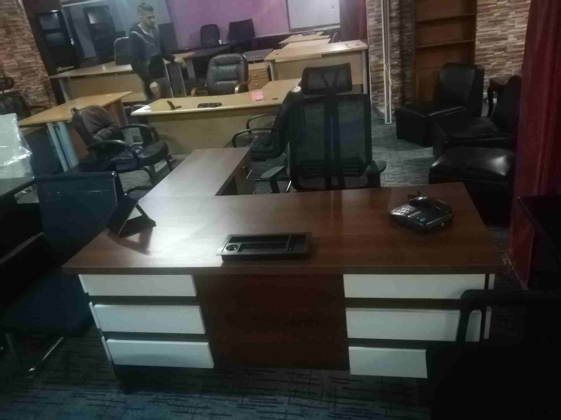 مكتب مدير فخم مع كراسي جلد بسعر مغري
لا تنسَ أنك شاهدت هذا الإعلان في عنكبوت
مكتب مدير فخم مع كرا...