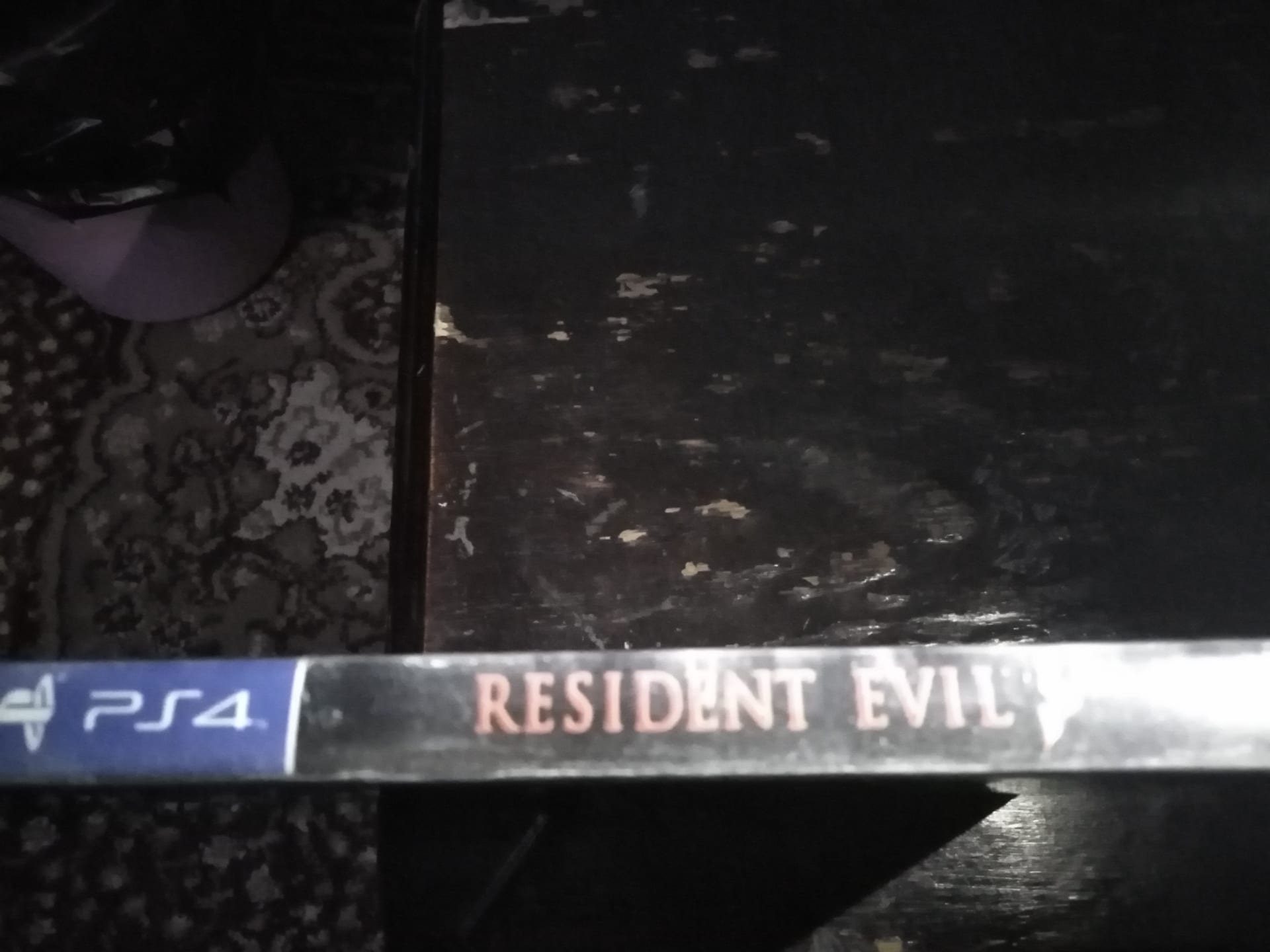 Resident evil 5
لا تنسَ أنك شاهدت هذا الإعلان في عنكبوت
Resident evil 5 للبيع السيدي نضيف جدا...