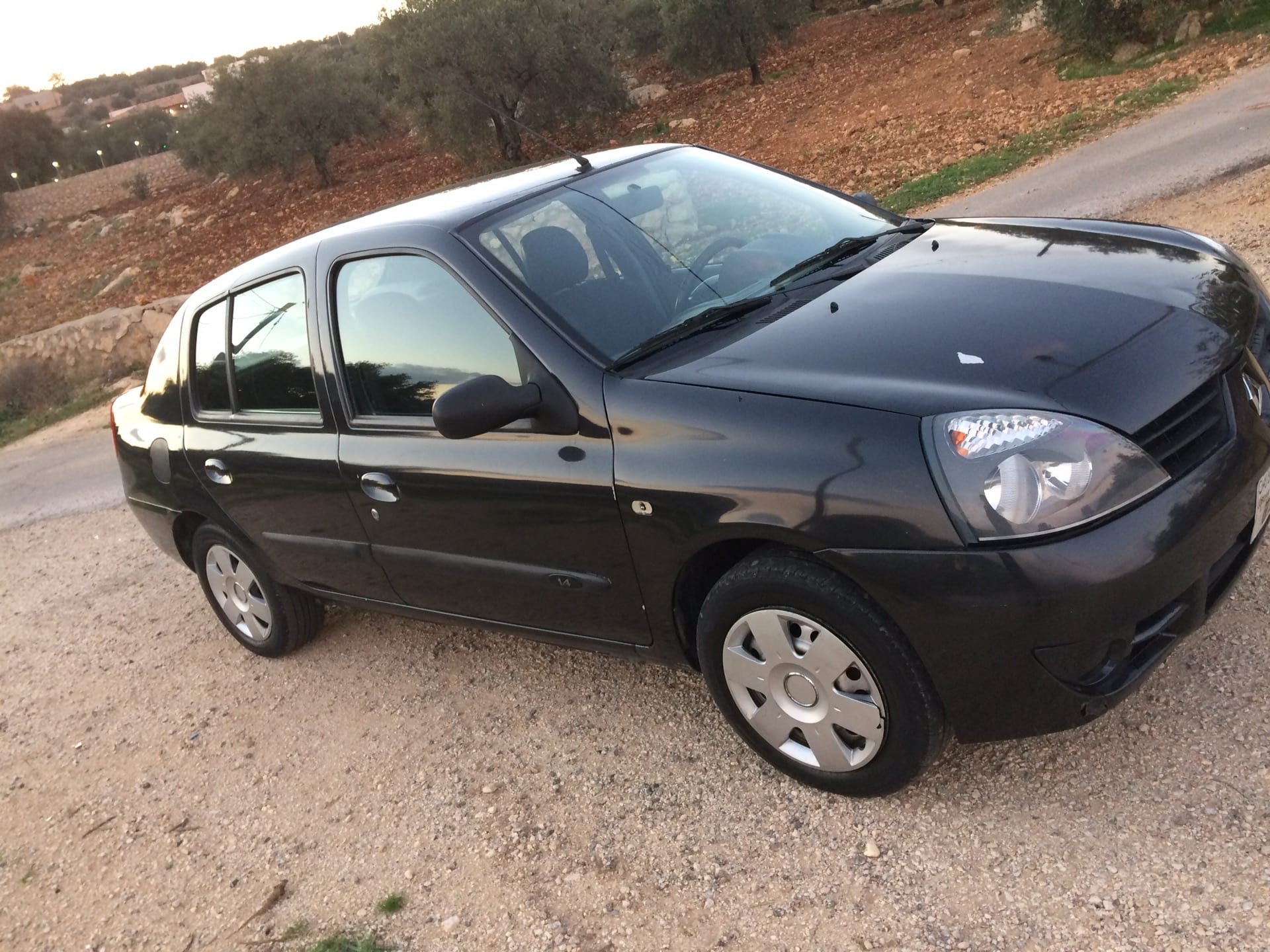 رينو 2009
لا تنسَ أنك شاهدت هذا الإعلان في عنكبوت
الشصي مضروب ع حالته
خالي قَص قلبان
ماتور جي...