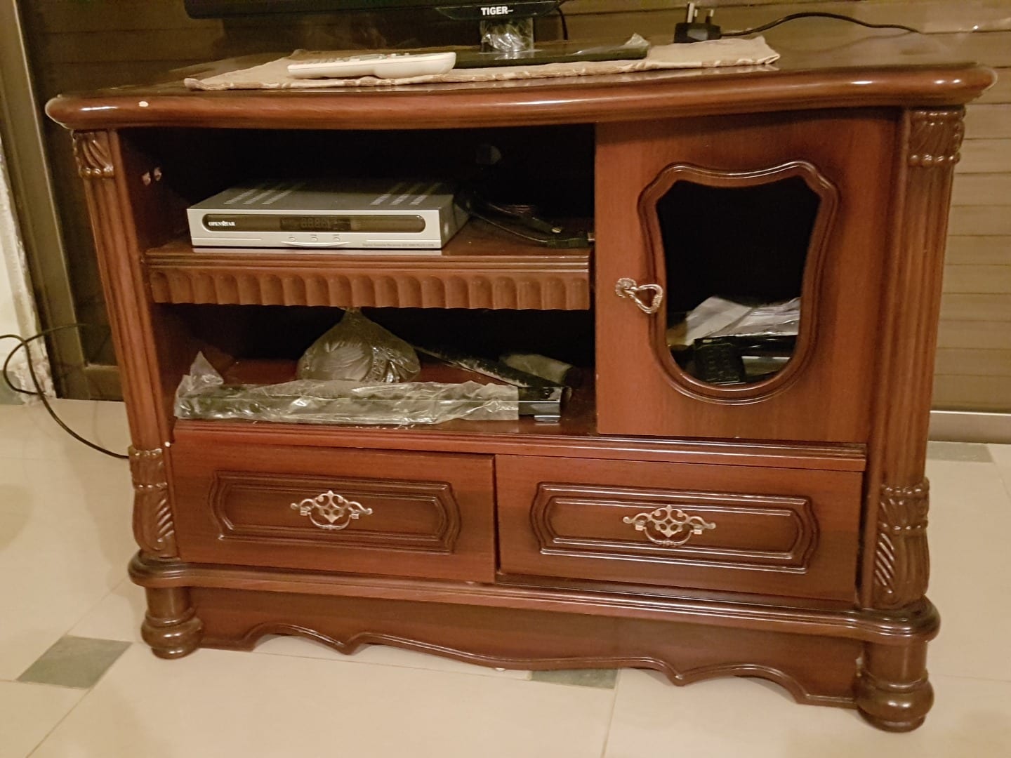 طاوله تلفاز للبيع بحاله ممتازه
لا تنسَ أنك شاهدت هذا الإعلان في عنكبوت
طاوله خشب للبيع بحاله...