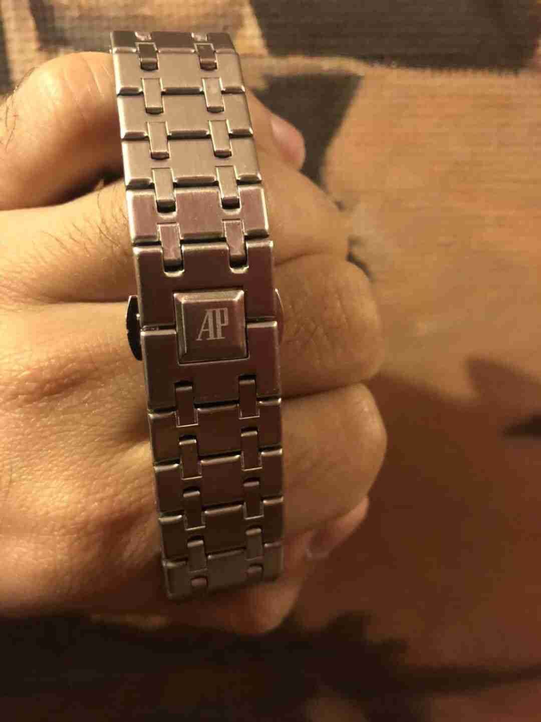 audemars piguet نظيفه جدا
لا تنسَ أنك شاهدت هذا الإعلان في عنكبوت
ساعه AP هاي كوالتي طبق الا...