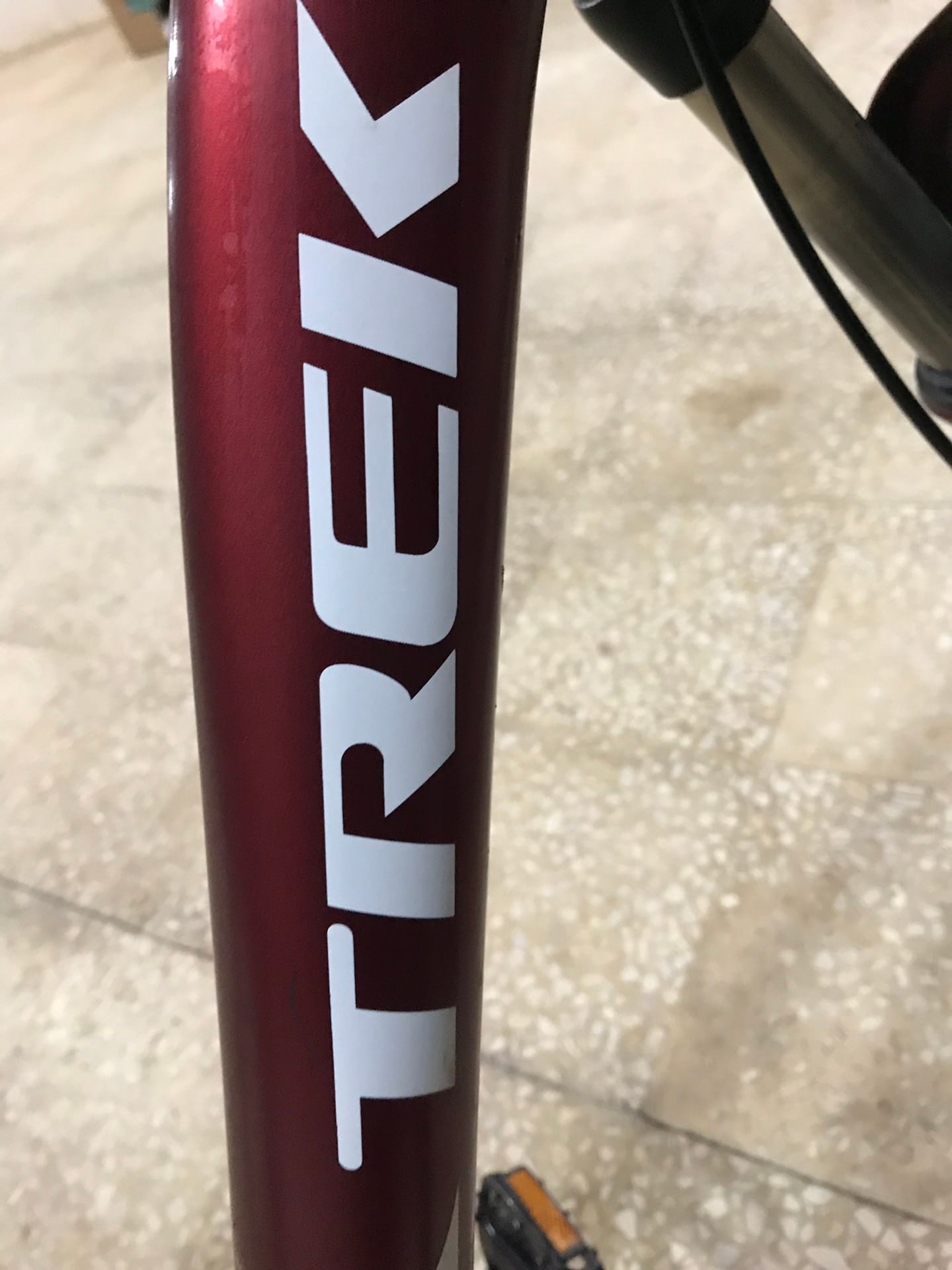 بسكليت نوع تريك trek للبيع
لا تنسَ أنك شاهدت هذا الإعلان في عنكبوت
البسكليت نمرة 26 ليس بحاجة...