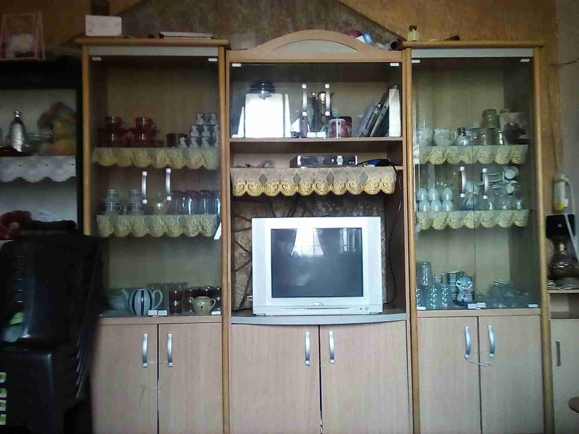 عارضات زجاج وتحف وعارضة تلفاز او شاشة صغيرة
لا تنسَ أنك شاهدت هذا الإعلان في عنكبوت
عارضات بح...