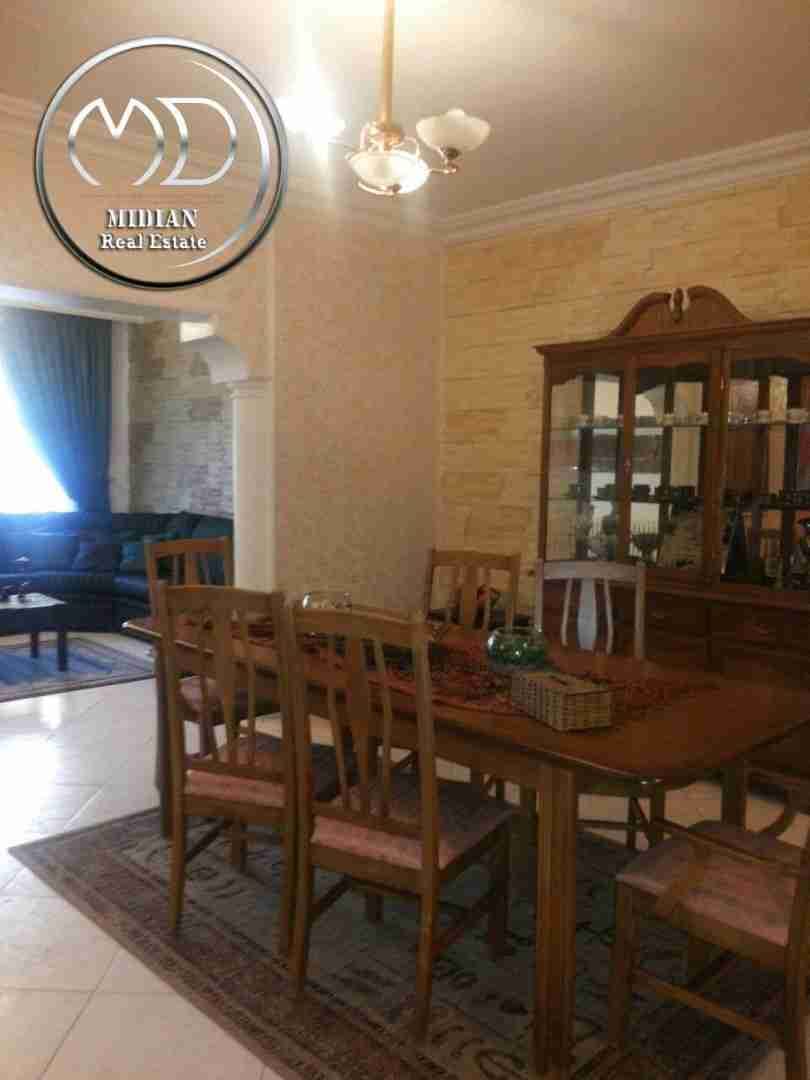 فيلا فارغه للبيع الامير راشد قرب دوار البريد مساحه 430م مع ترس وحديقه 300 م .
لا تنسَ أنك شاهدت هذا الإعلان في عنكبوت...