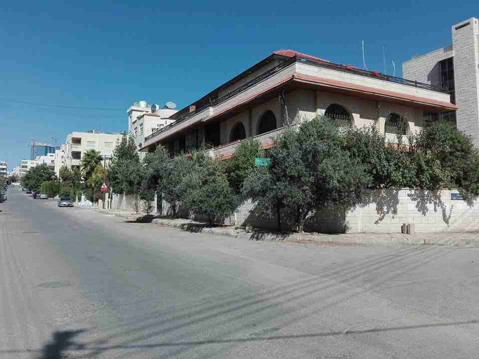 فيلا 380م بالصويفية للبيع
لا تنسَ أنك شاهدت هذا الإعلان في عنكبوت
الموقع كامل للبيع بمساحة 845 م...