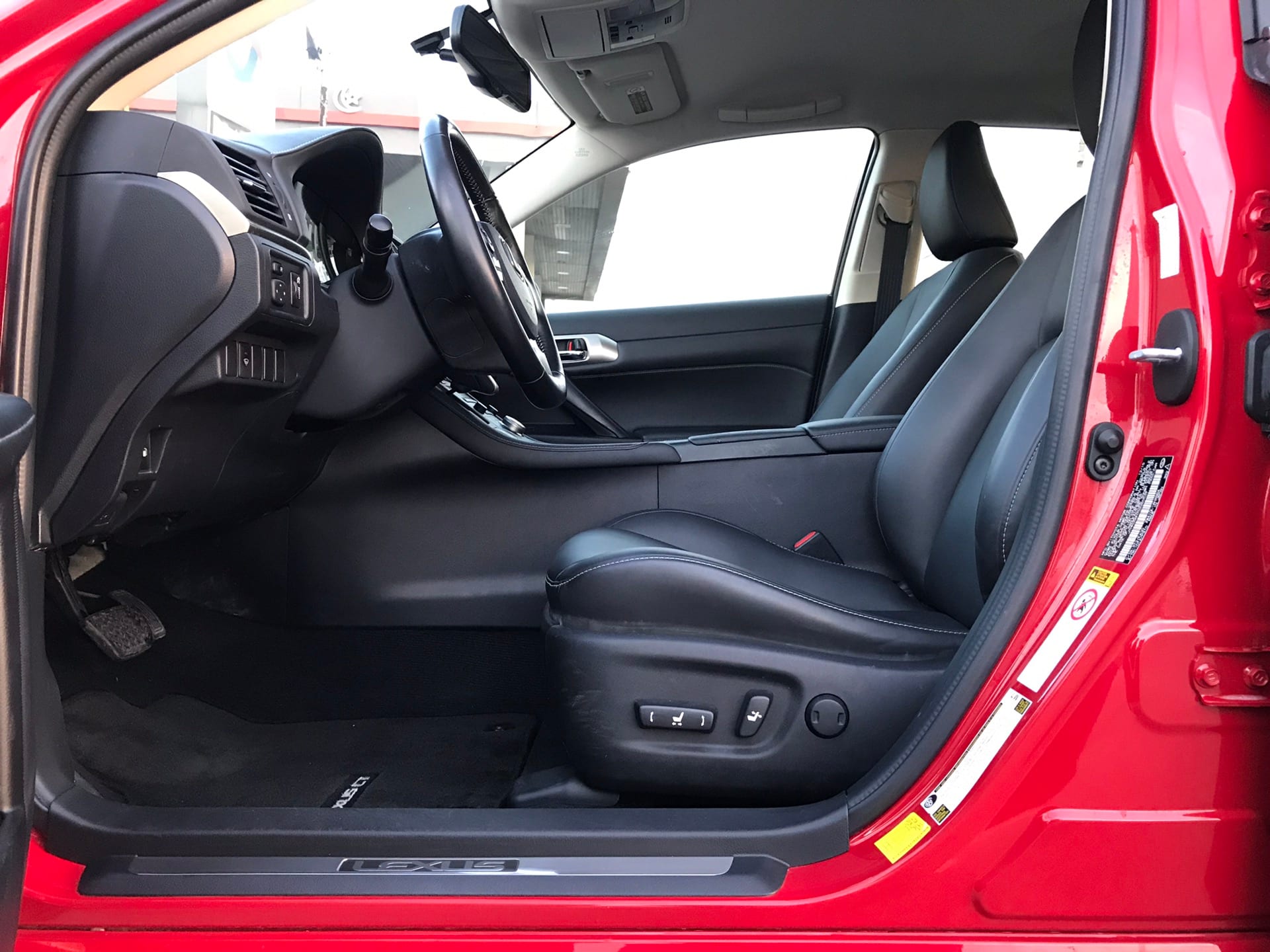 لكزس سي تي CT200 موديل 2016
لا تنسَ أنك شاهدت هذا الإعلان في عنكبوت
LEXUS CT200h Model 2016
-...