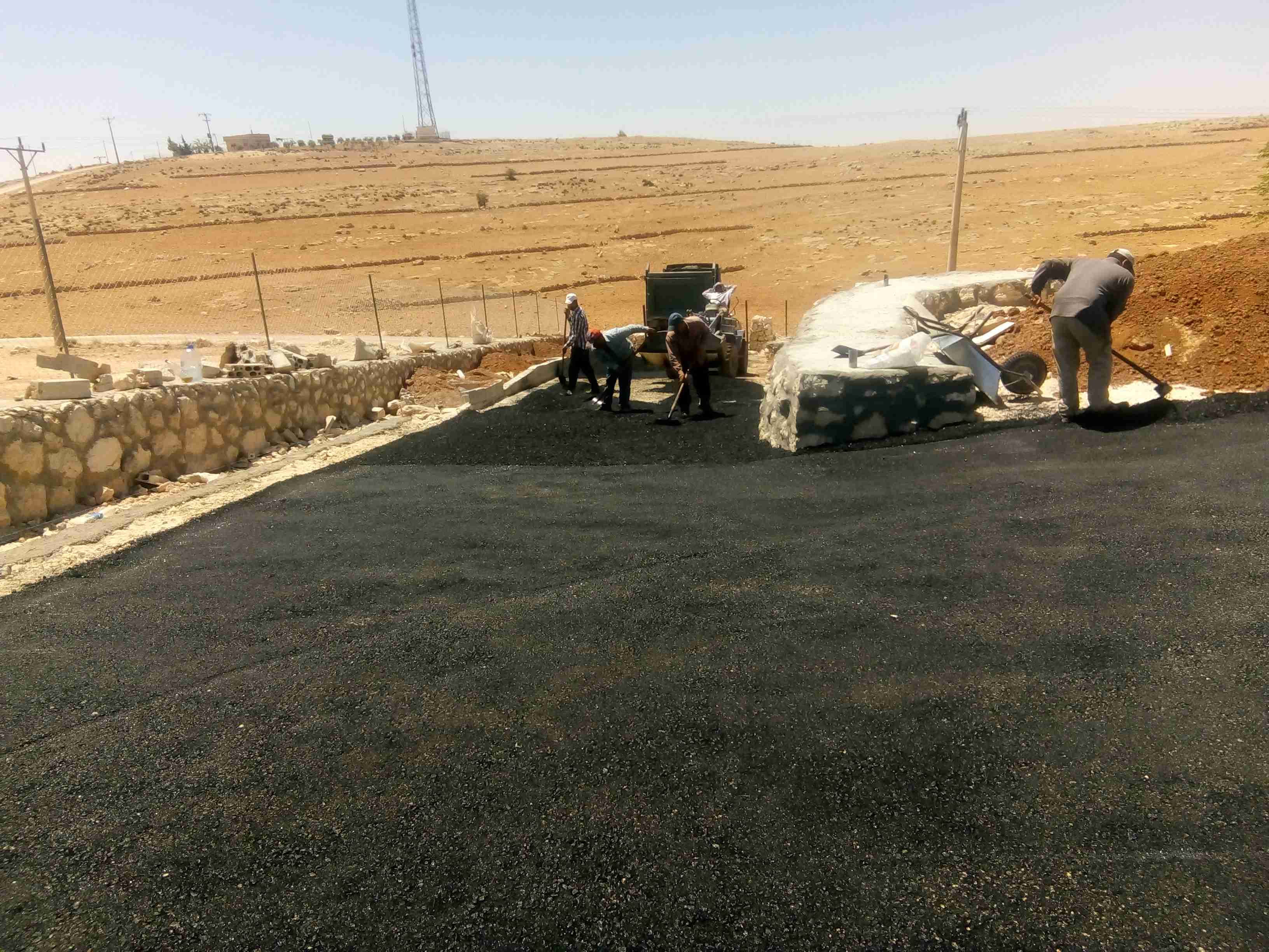 عزل أسطح بالزفته الساخنه أو الرولااات
لا تنسَ أنك شاهدت هذا الإعلان في عنكبوت
عزل أسطح بالزفت...