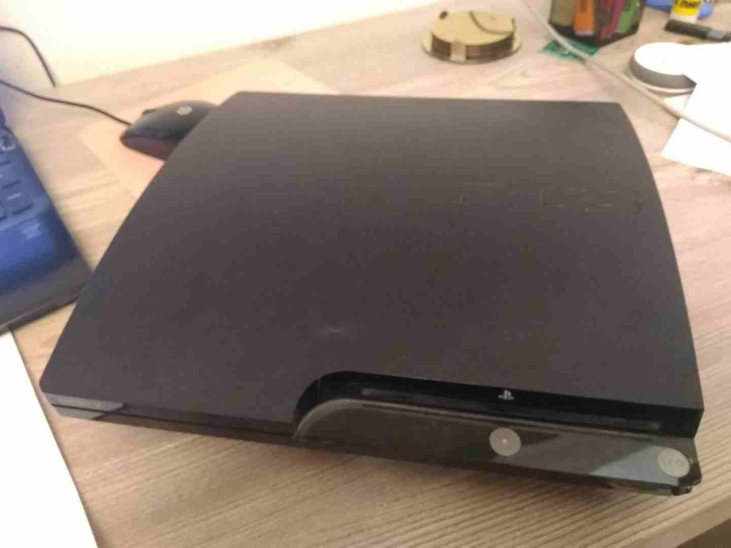 SONY PS-3 سوني مع عدة العاب
لا تنسَ أنك شاهدت هذا الإعلان في عنكبوت
سوني PS3 كما هو موضح بالصورة...