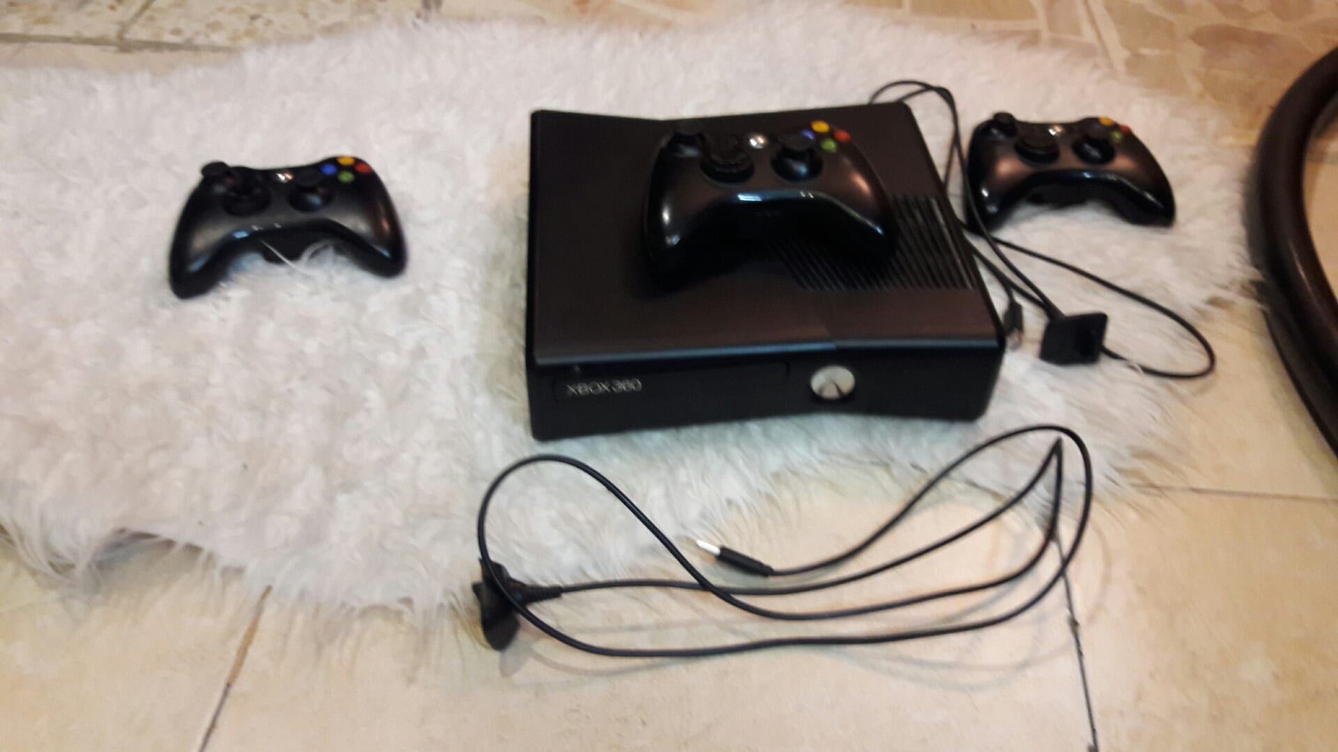 Xbox 360 للبيع
لا تنسَ أنك شاهدت هذا الإعلان في عنكبوت
للبيع اكس بوكس 360 مع 3 ايدين وشاحنين...