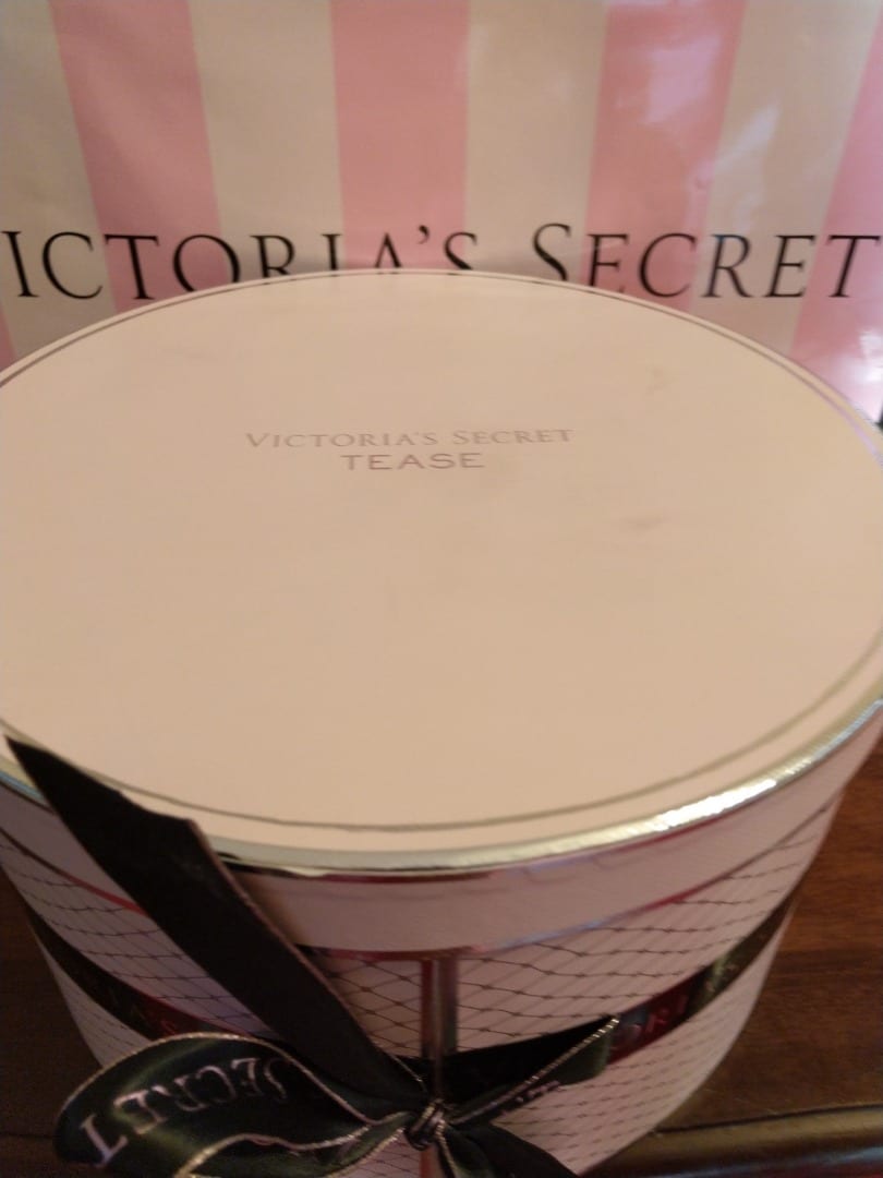 فيكتوريا سيكريت، باث أند بودي ,Victoria's Secret, Bath & Body
لا تنسَ أنك شاهدت هذا الإعلان في عنكبوت...