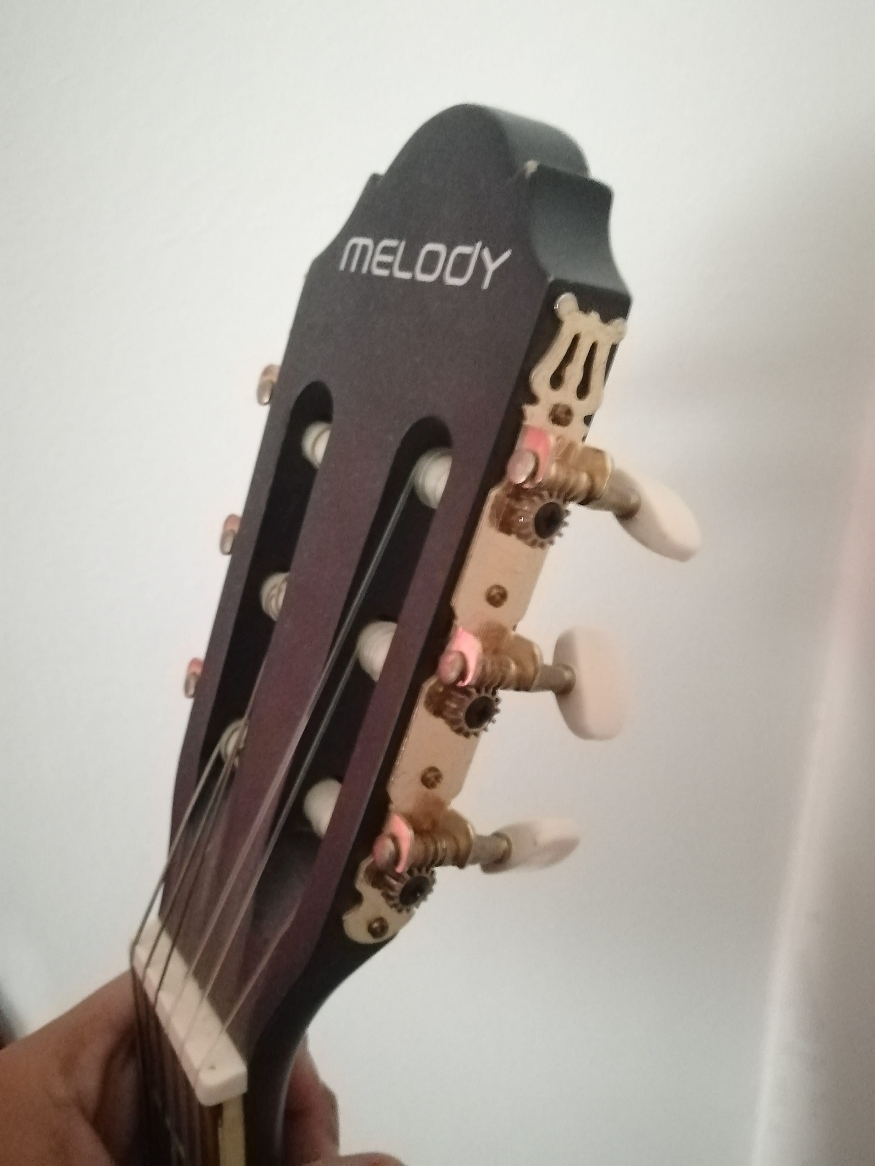 جيتار melody كلاسيك
لا تنسَ أنك شاهدت هذا الإعلان في عنكبوت
الجيتار للبيع لعدم التفرغ
الجيتار...