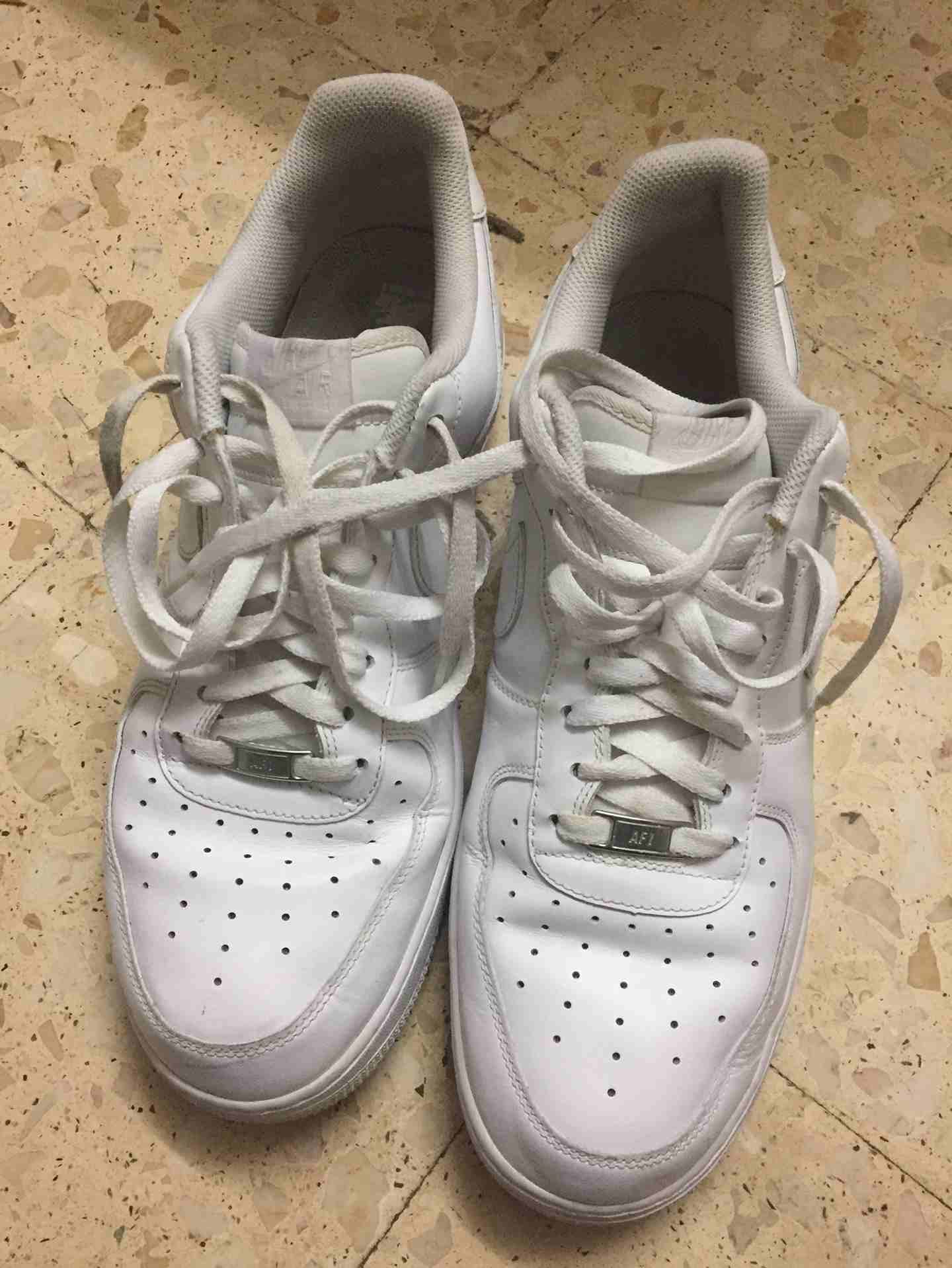 حذاء Nike Air Force 1
لا تنسَ أنك شاهدت هذا الإعلان في عنكبوت
للبيع حذاء Nike Air Force 1 نمرة 47...