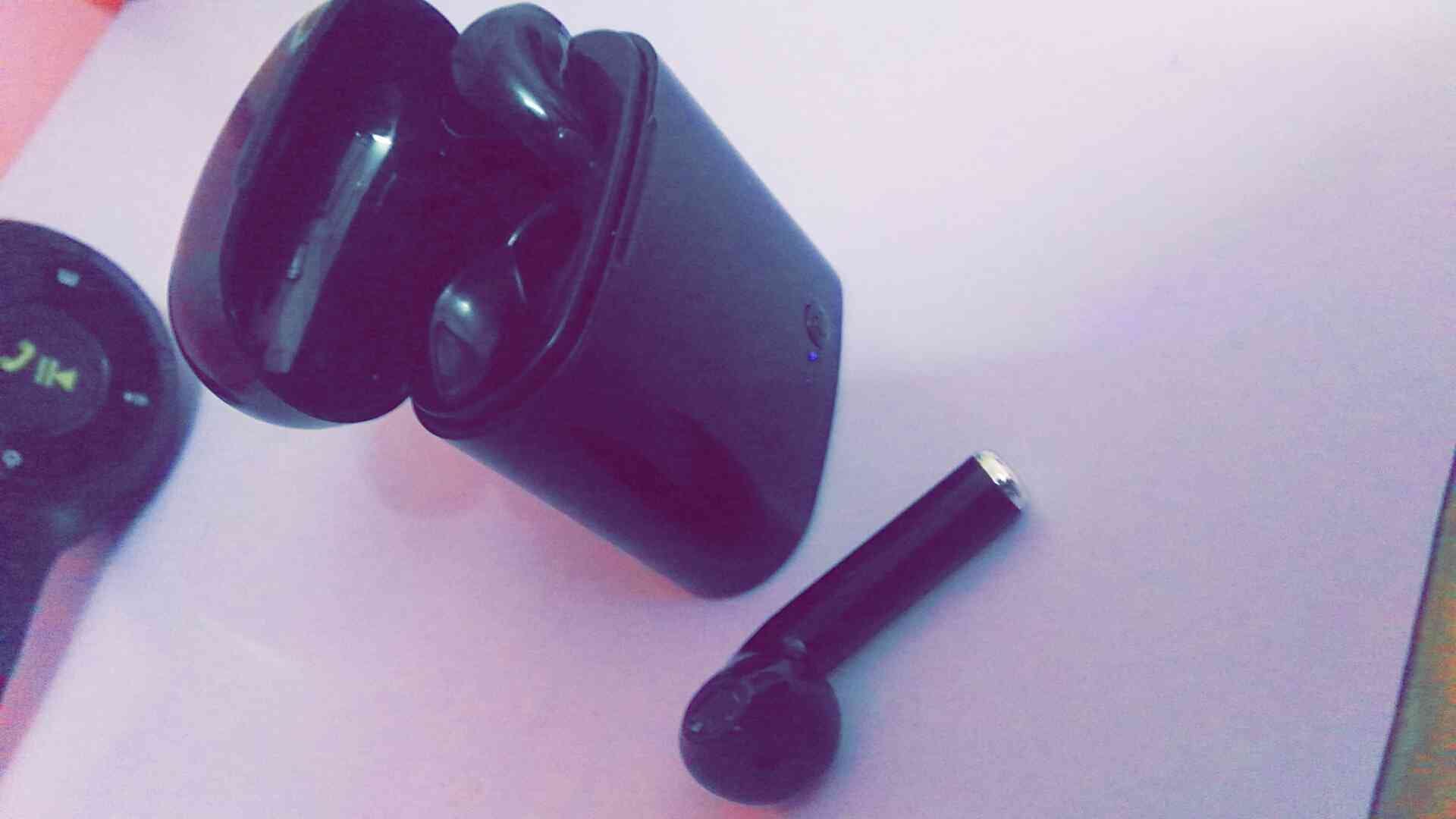 سماعة بلوتوث
لا تنسَ أنك شاهدت هذا الإعلان في عنكبوت
استعمال اسبوع واحد صوت نقي و واضح
معها...