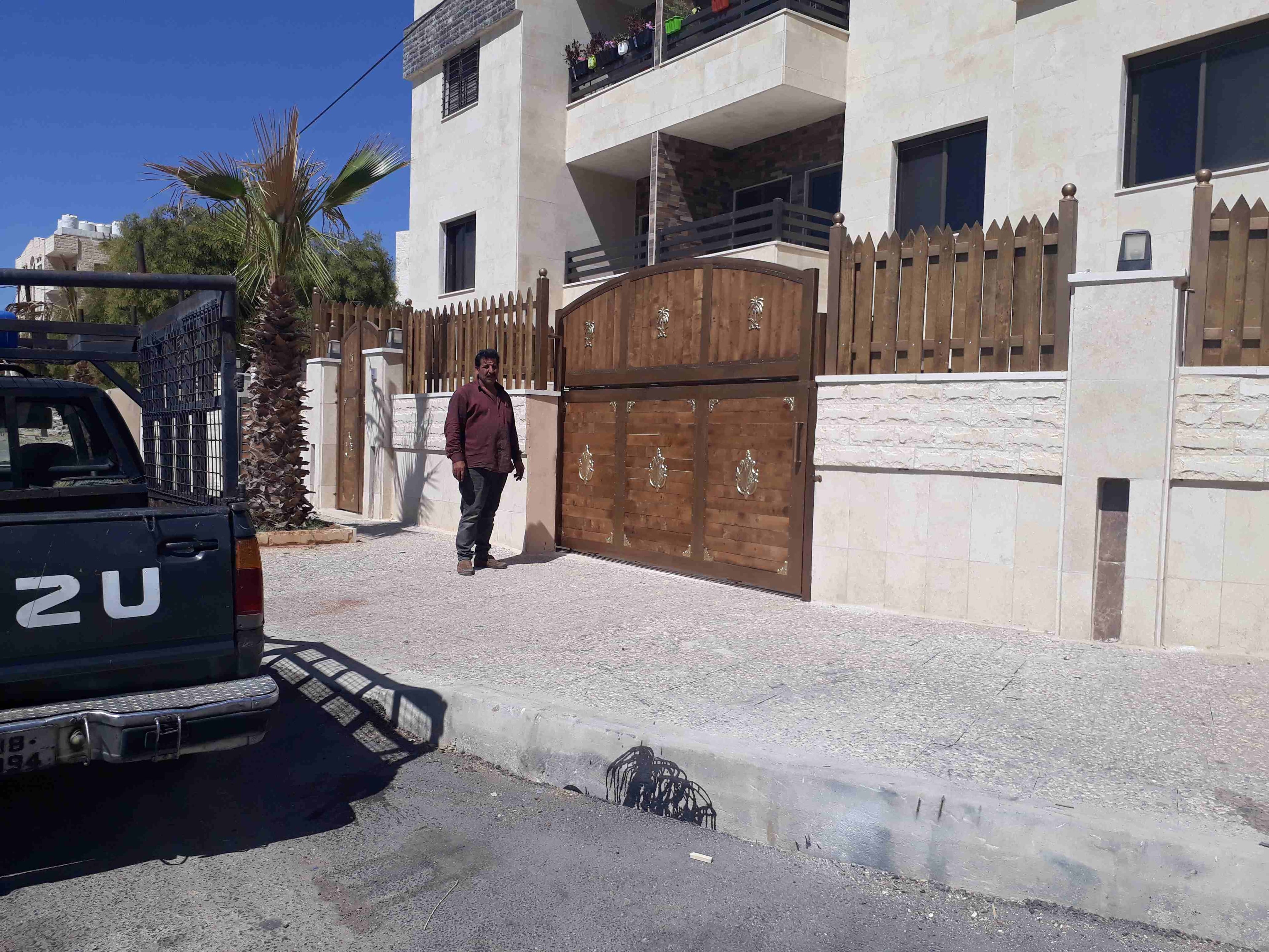 جميع انواع الحداد والحام
لا تنسَ أنك شاهدت هذا الإعلان في عنكبوت
محمد دواغره لكافة أعمال الحداد...