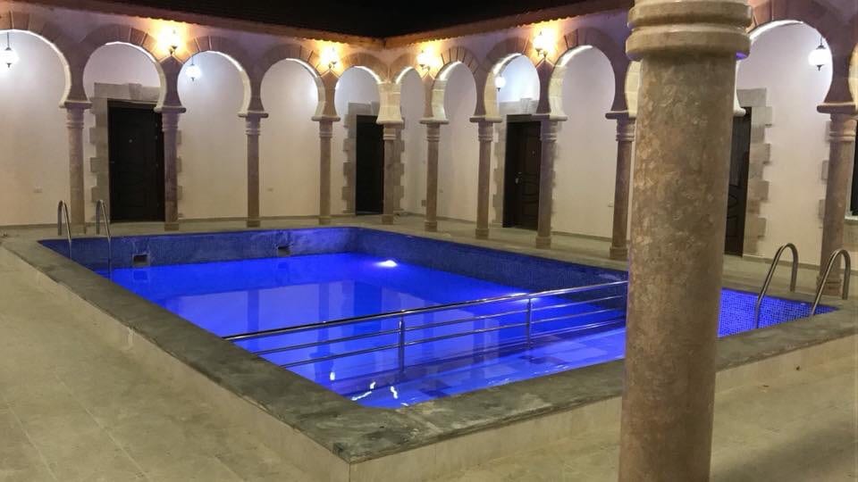 فيلا ومزرعة مبنية على هيئة قصر أندلسي ببيرين
لا تنسَ أنك شاهدت هذا الإعلان في عنكبوت
المبيت م...