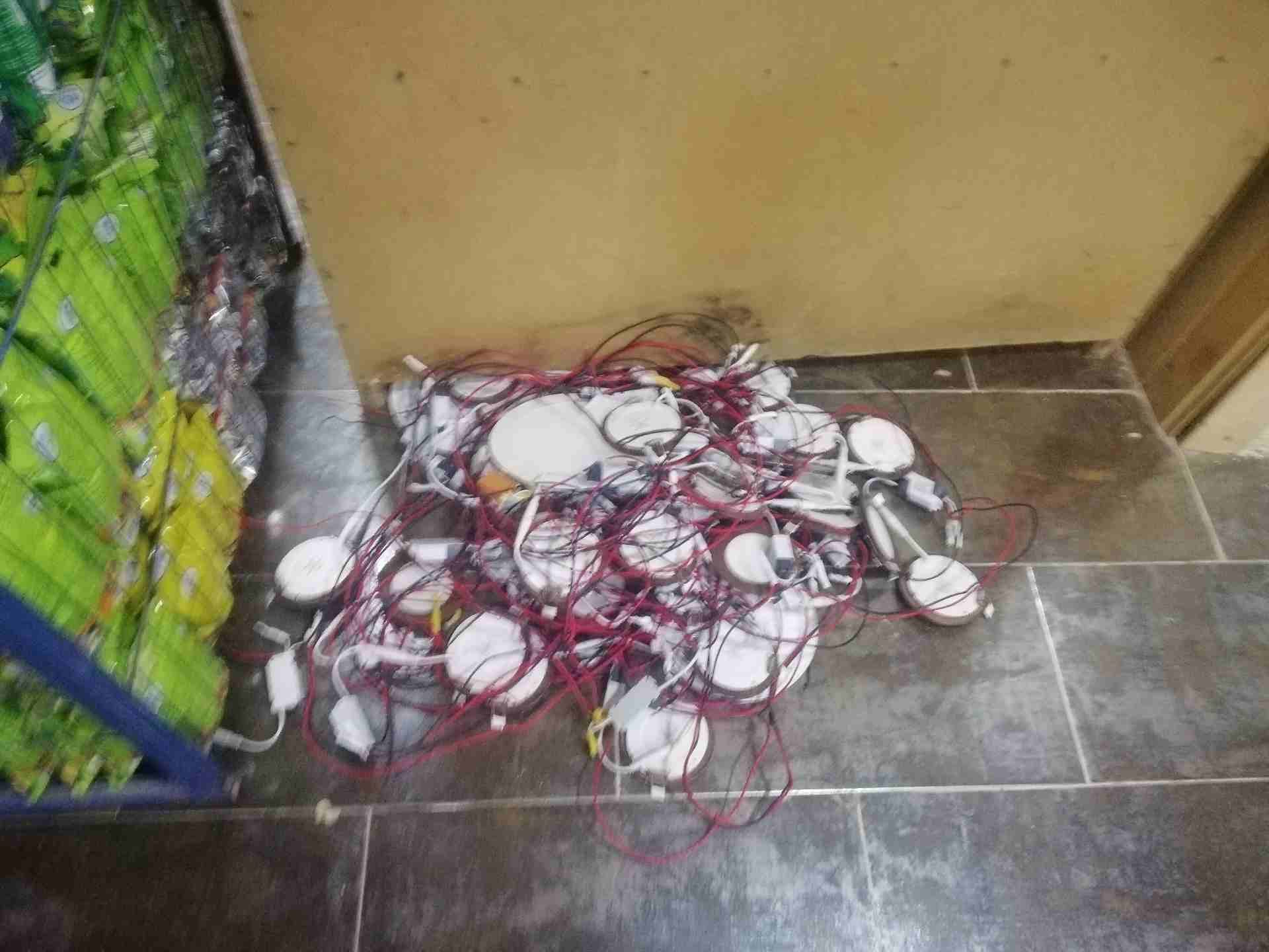 عدت محل كامله قهوه للبيع بسعر مغري ومستعجل بدأع السفر
لا تنسَ أنك شاهدت هذا الإعلان في عنكبوت
عدت...