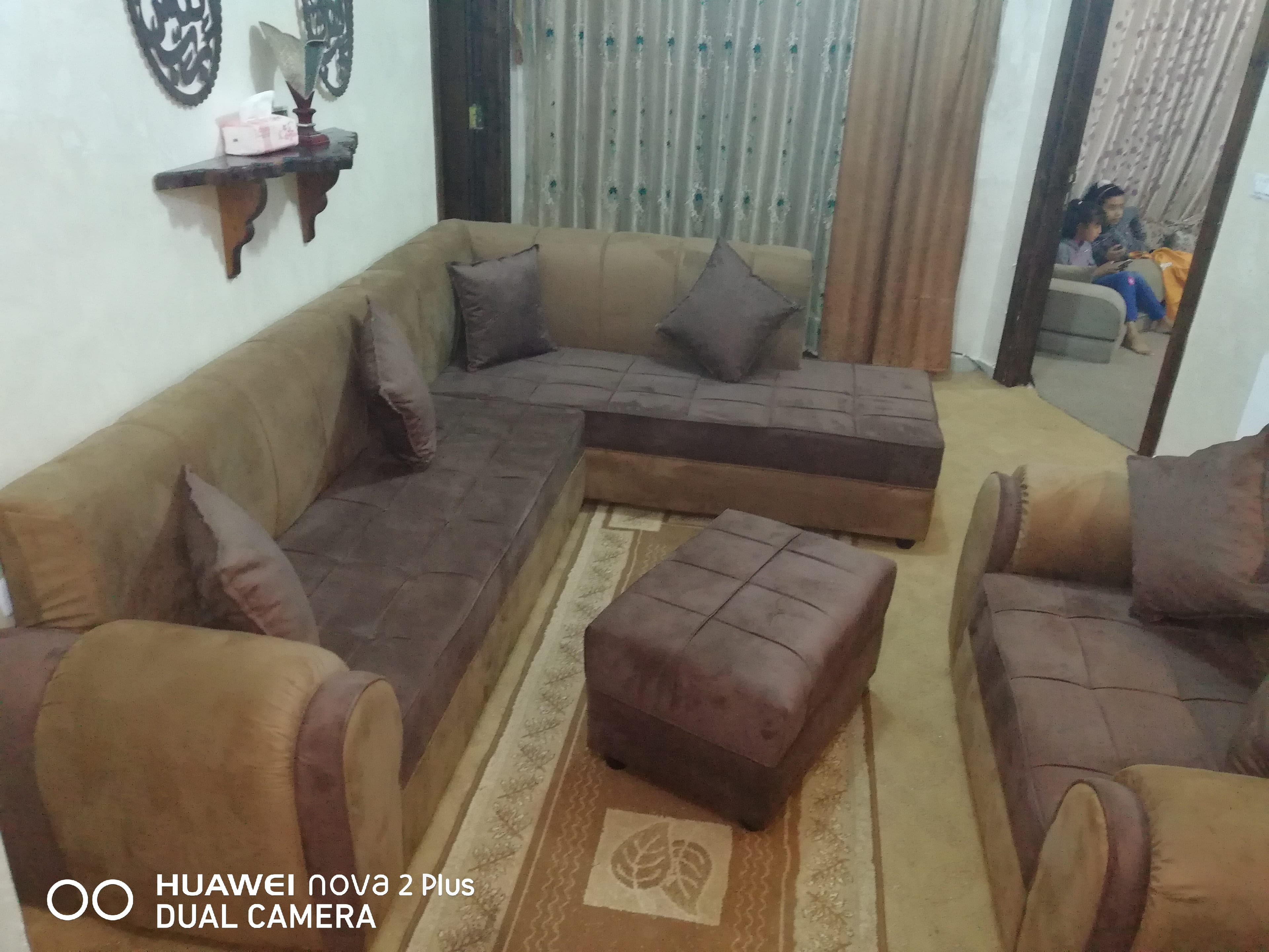 أطقم كنب كورنرات الوسام نزلت اسعار الكورنرات
لا تنسَ أنك شاهدت هذا الإعلان في عنكبوت
تعلن مفر...