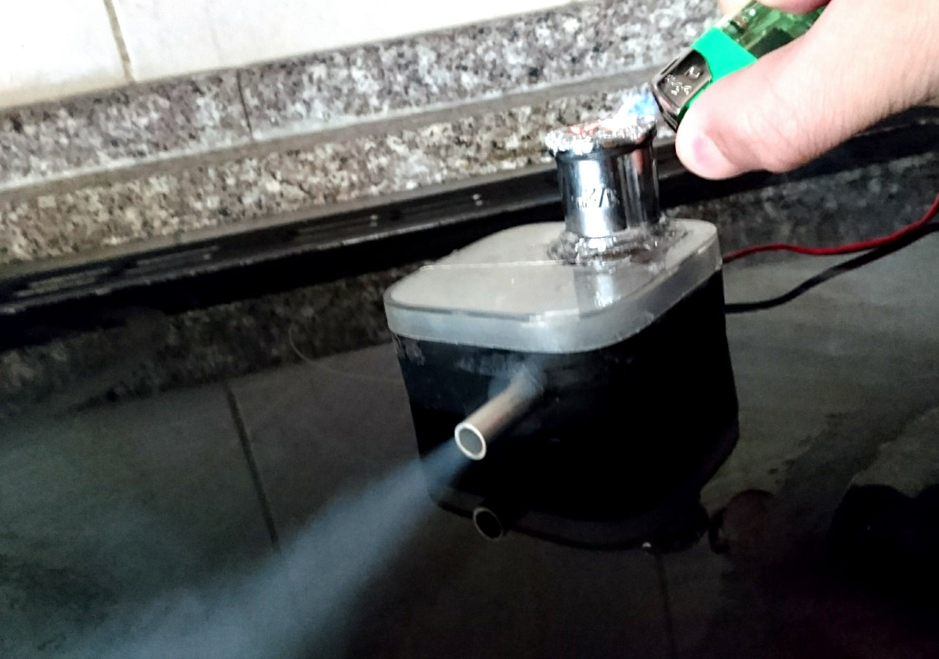 دخن اكلك بالخشب الطبيعي مع المدخنة Compact Smoker
لا تنسَ أنك شاهدت هذا الإعلان في عنكبوت
دخن...