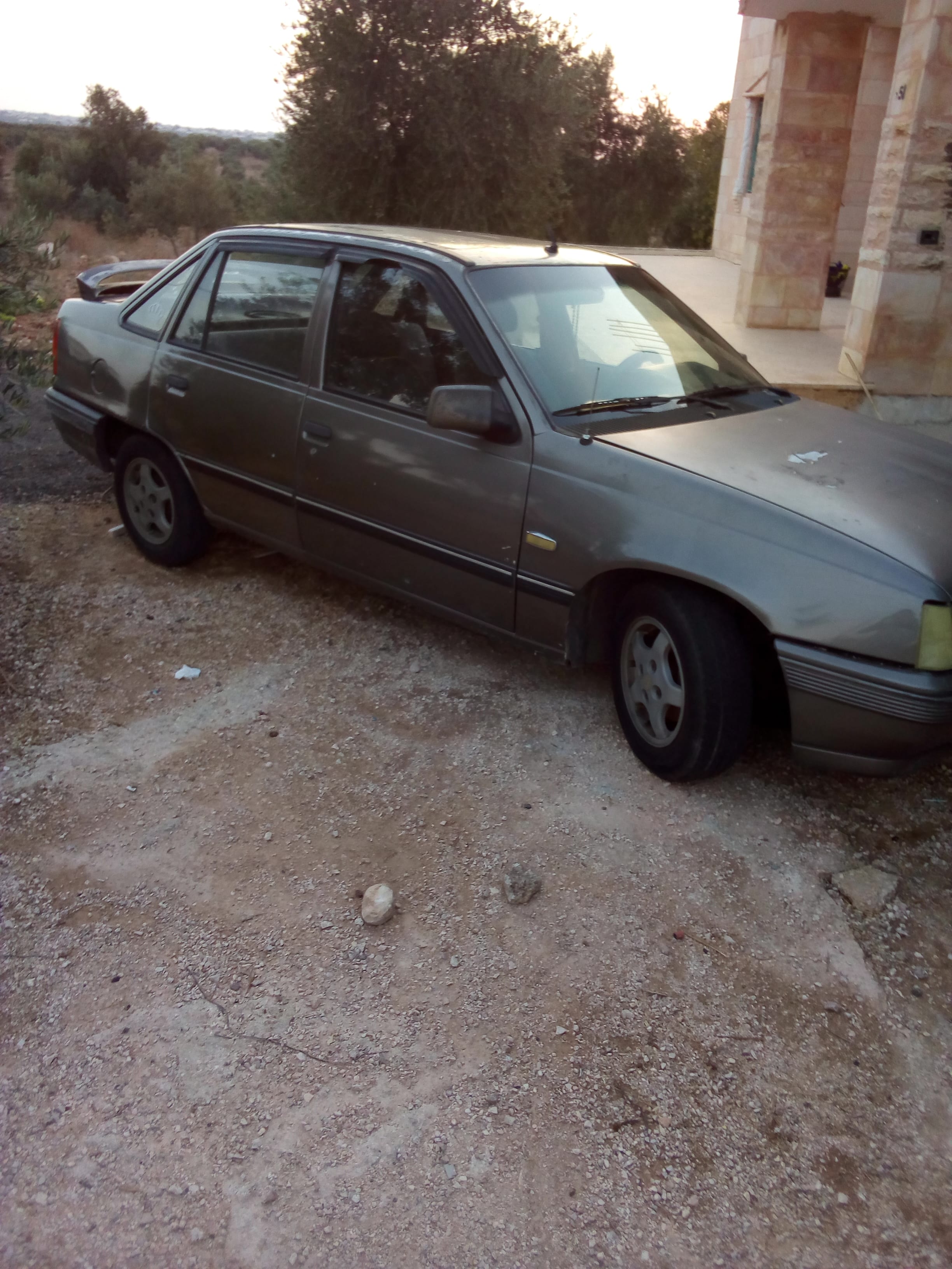 اوبل كاديت موديل 1990
لا تنسَ أنك شاهدت هذا الإعلان في عنكبوت
اوبل كاديت 1990
خالي قص قلبان...