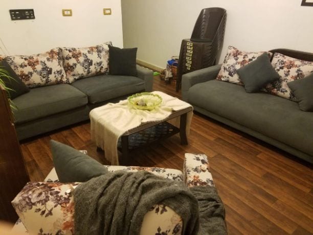 طقم كنب فاخر تصميم #line#
سعر الشراء من قبل ٧٥٠ دينار
فترة استهلاكه سنة ونصف
تم تنجيده كاملا قبل ثلاثة شهور
#تكلفة التنجيد ٢٥٠ دينار
بحالة ممتازة جدا لا يحتاج لأي صيانة
عدد المقاعد ٦
١ثلاثي / ١ثن...